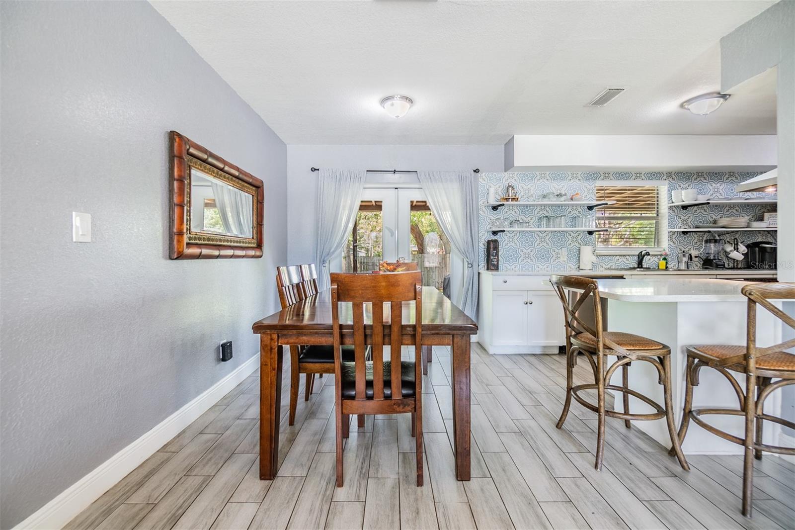 Listing photo id 18 for 4101 Arch Street A