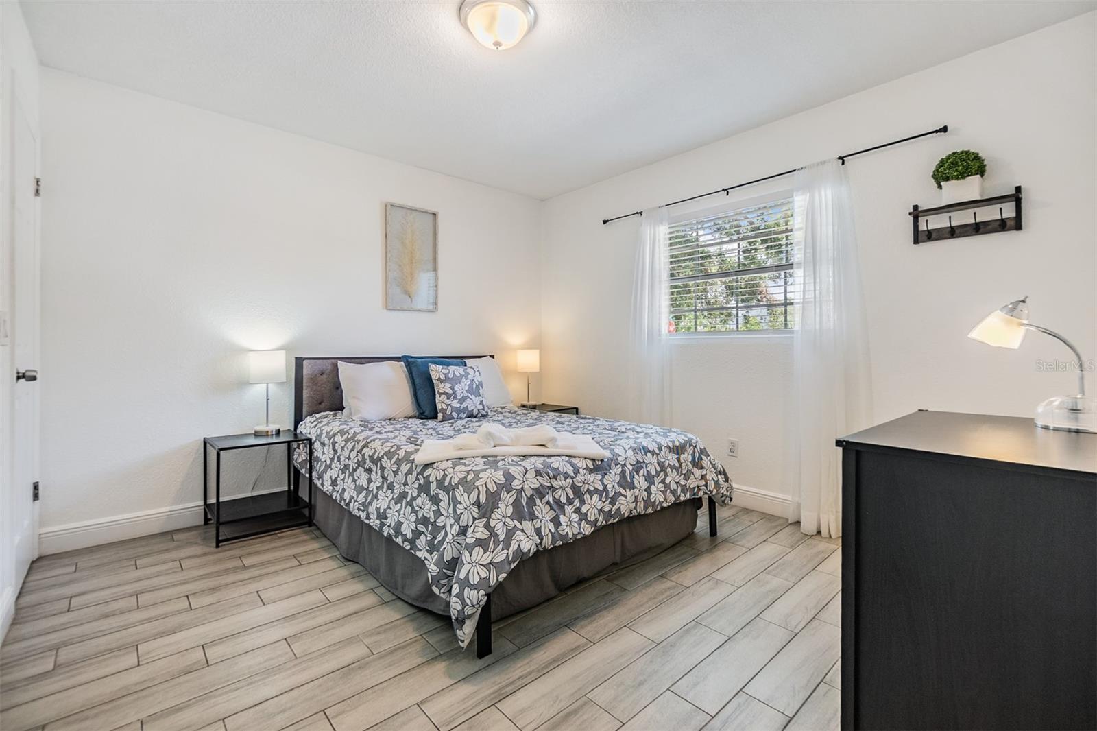 Listing photo id 3 for 4101 Arch Street A