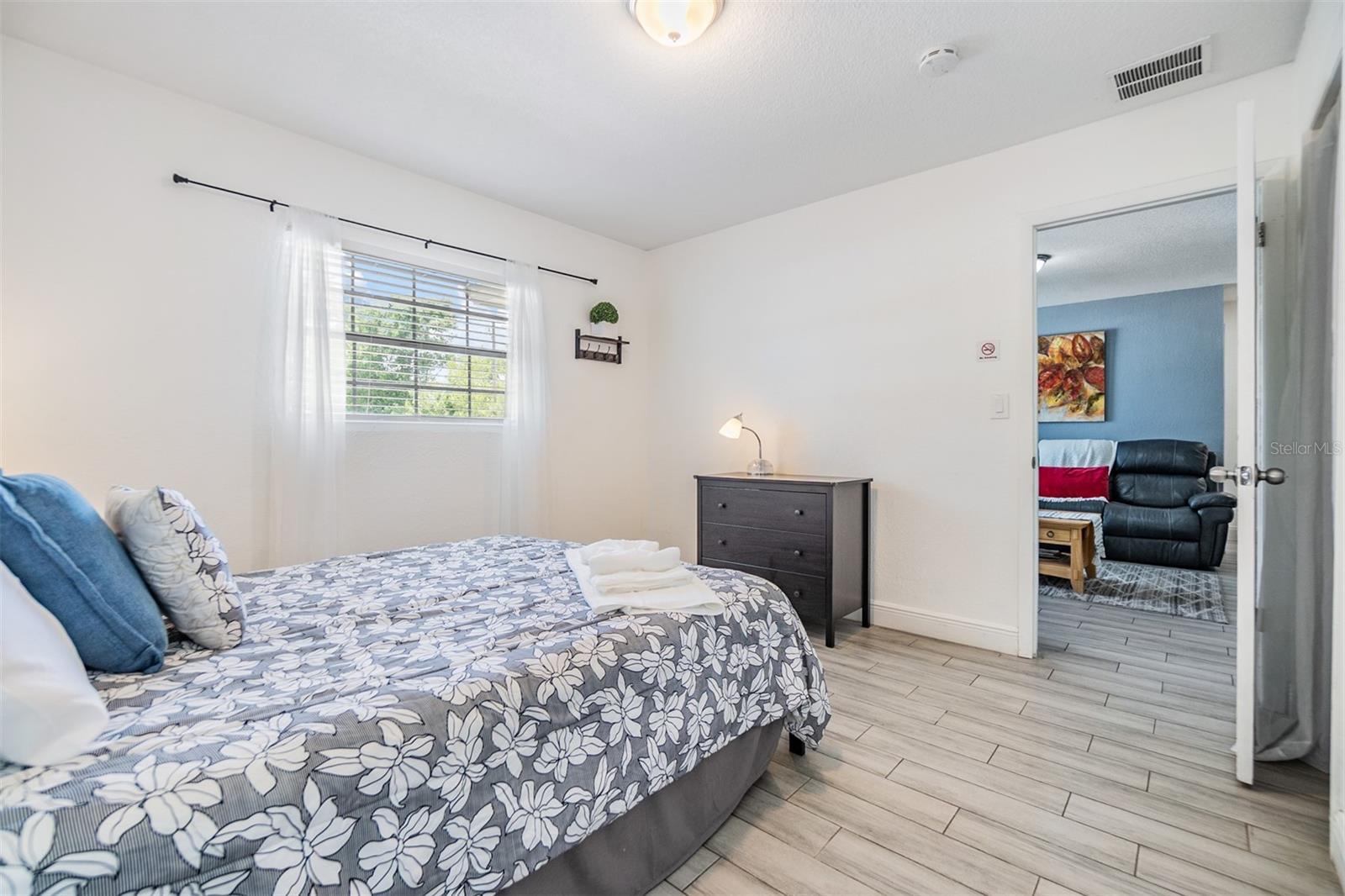 Listing photo id 4 for 4101 Arch Street A