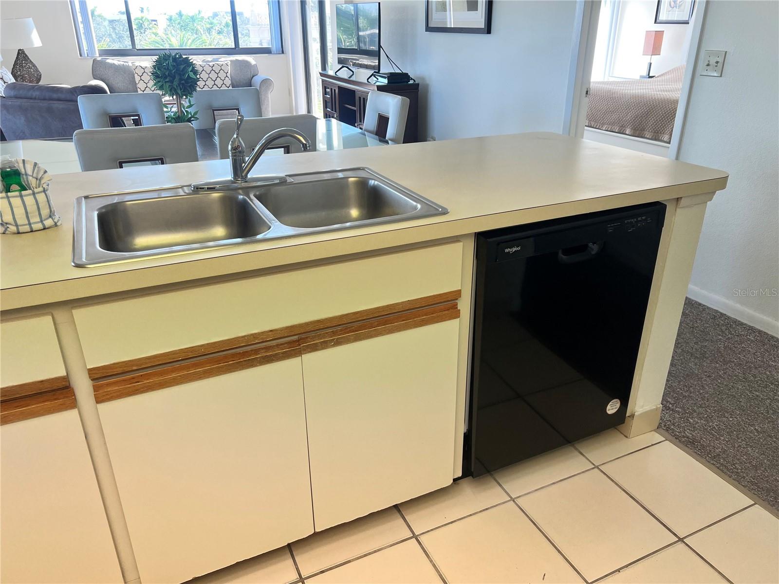 Image 7 of 34 For 1001 Point Of Rocks Road 408