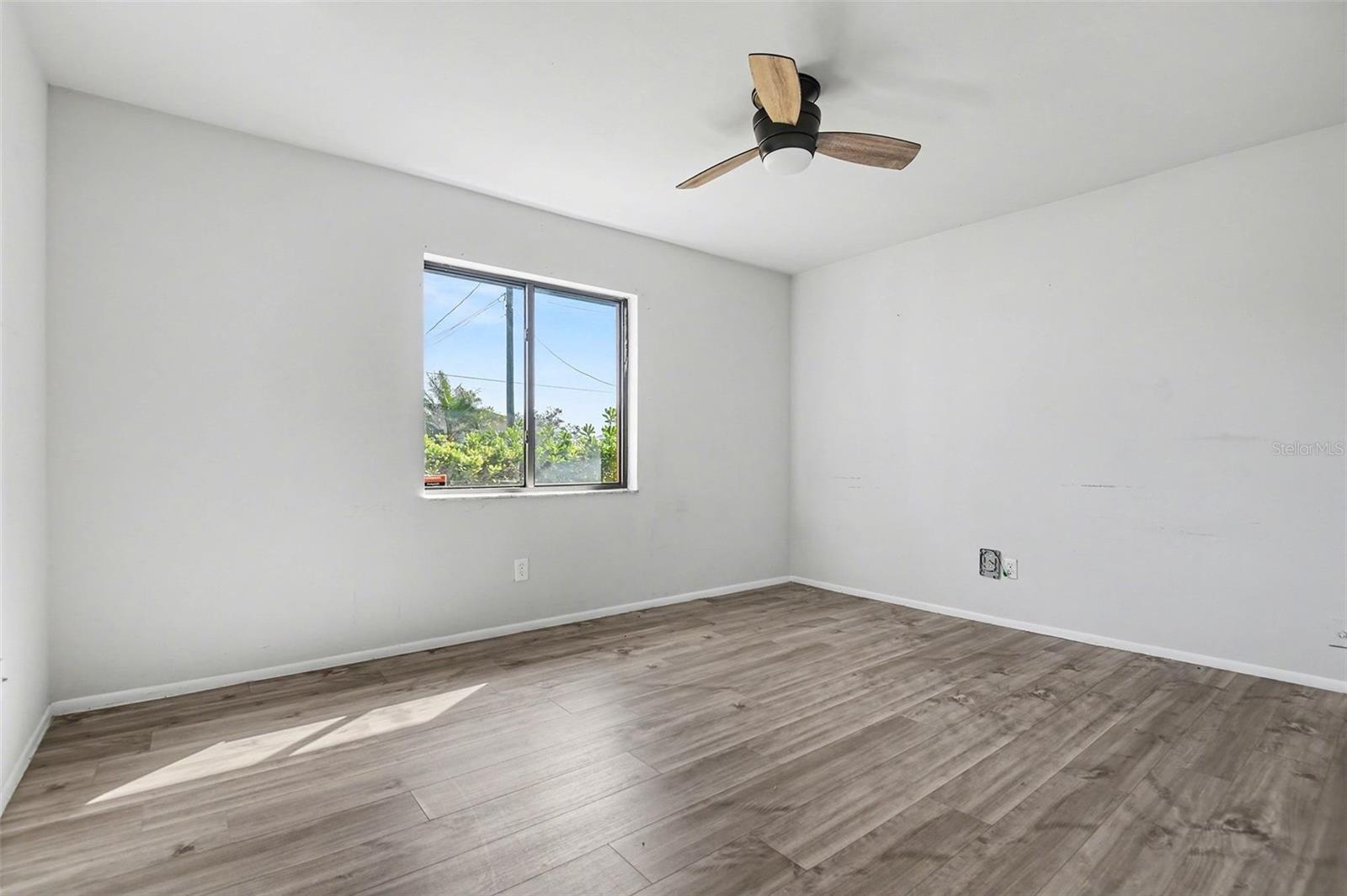 Image 18 of 27 For 1912 8th Court