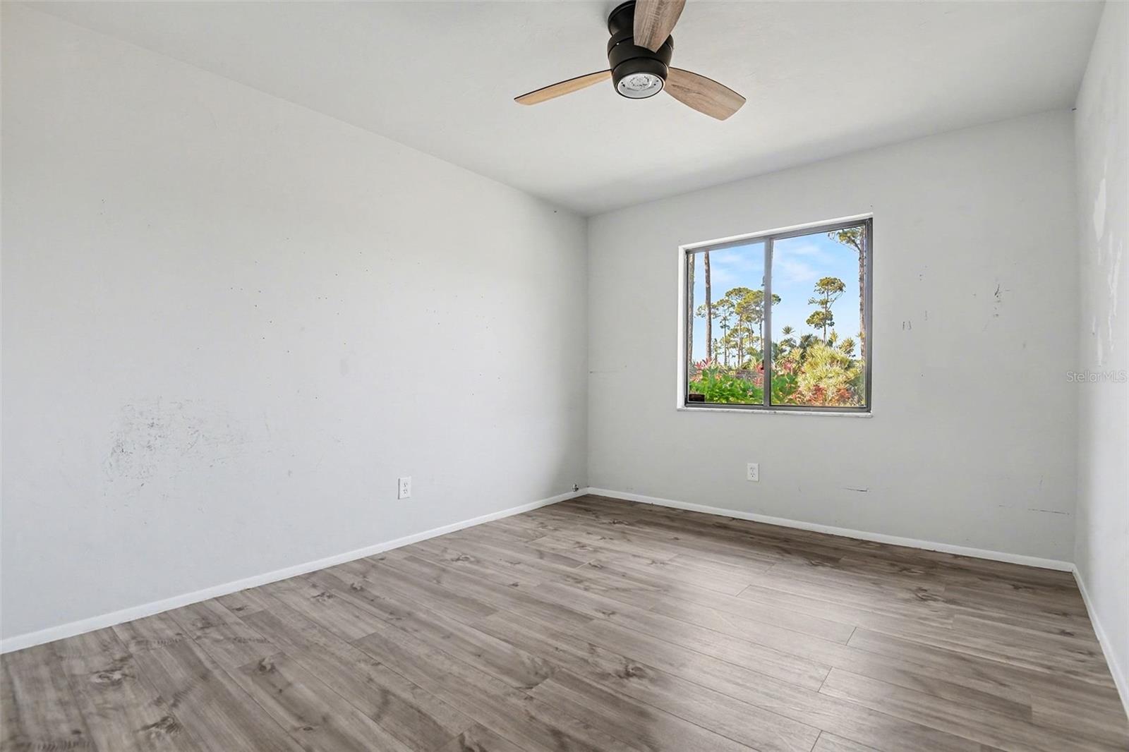 Image 19 of 27 For 1912 8th Court