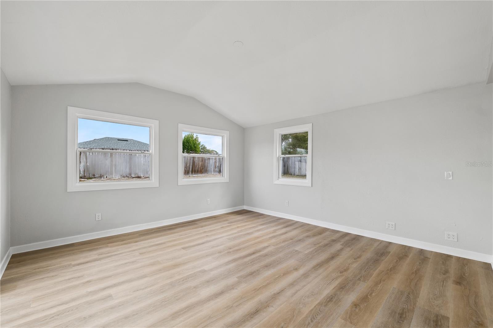 Image 10 of 24 For 6098 Shannon Avenue