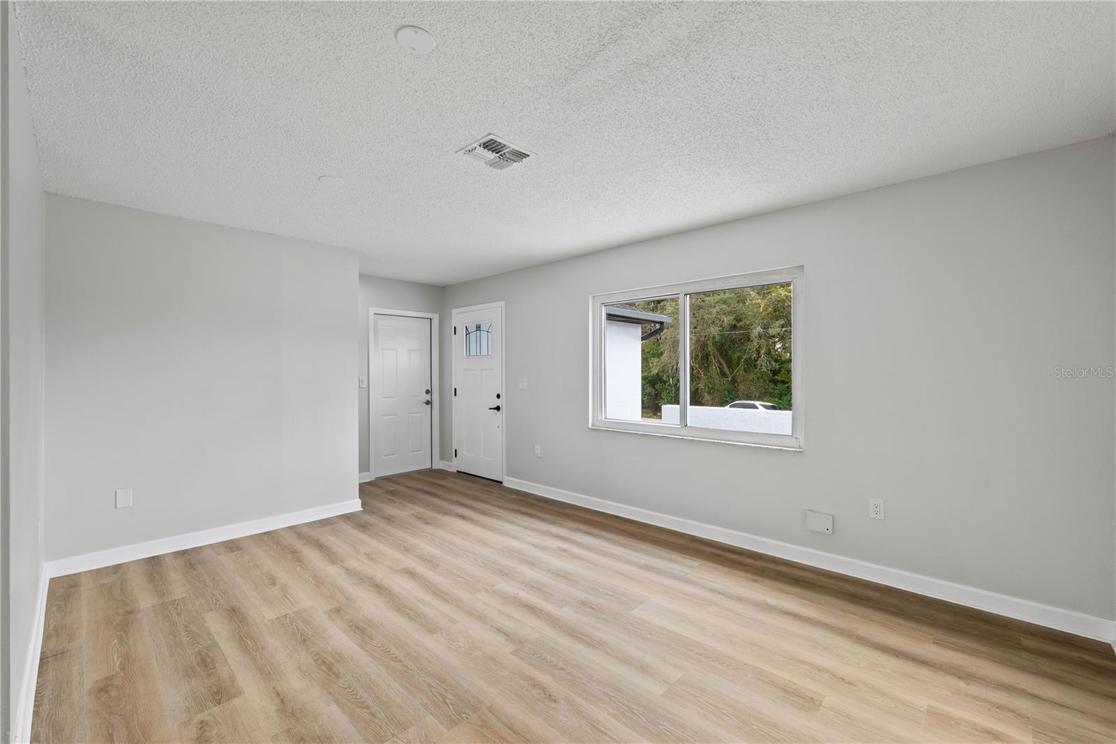 Image 13 of 24 For 6098 Shannon Avenue