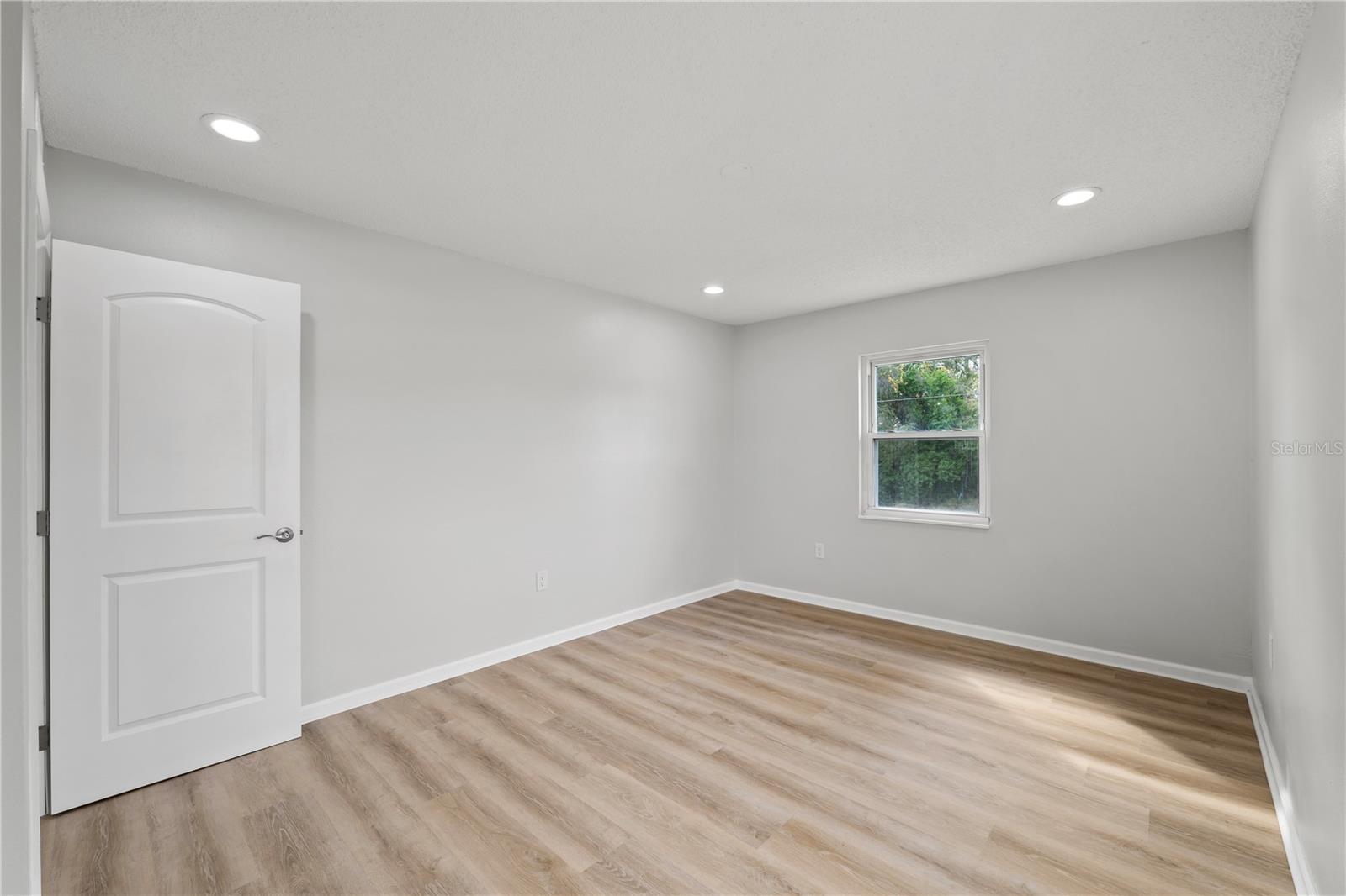 Image 16 of 24 For 6098 Shannon Avenue