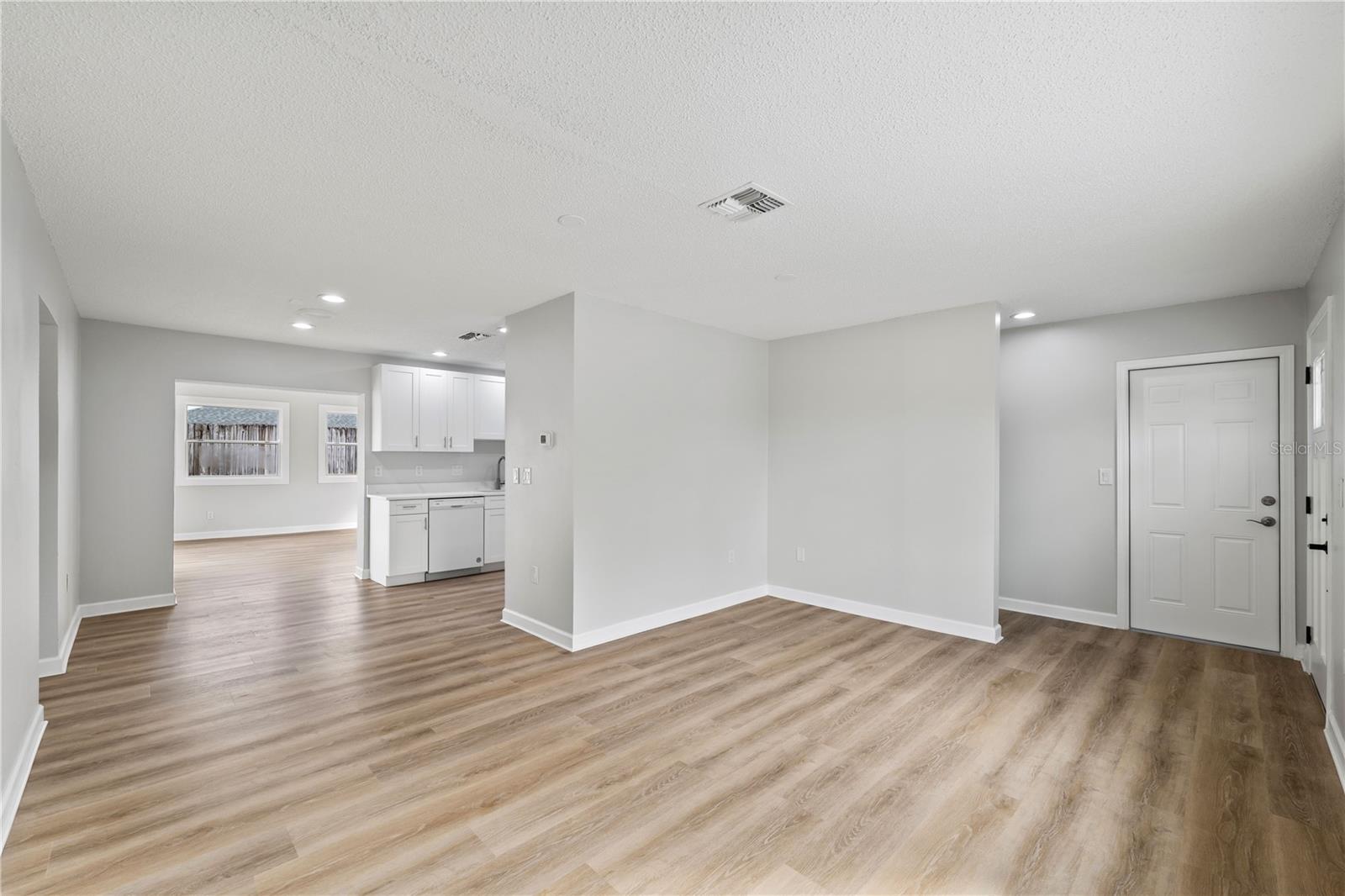 Image 4 of 24 For 6098 Shannon Avenue