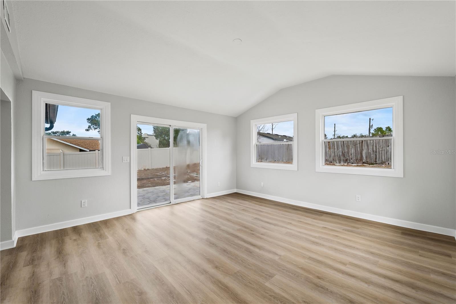 Image 9 of 24 For 6098 Shannon Avenue