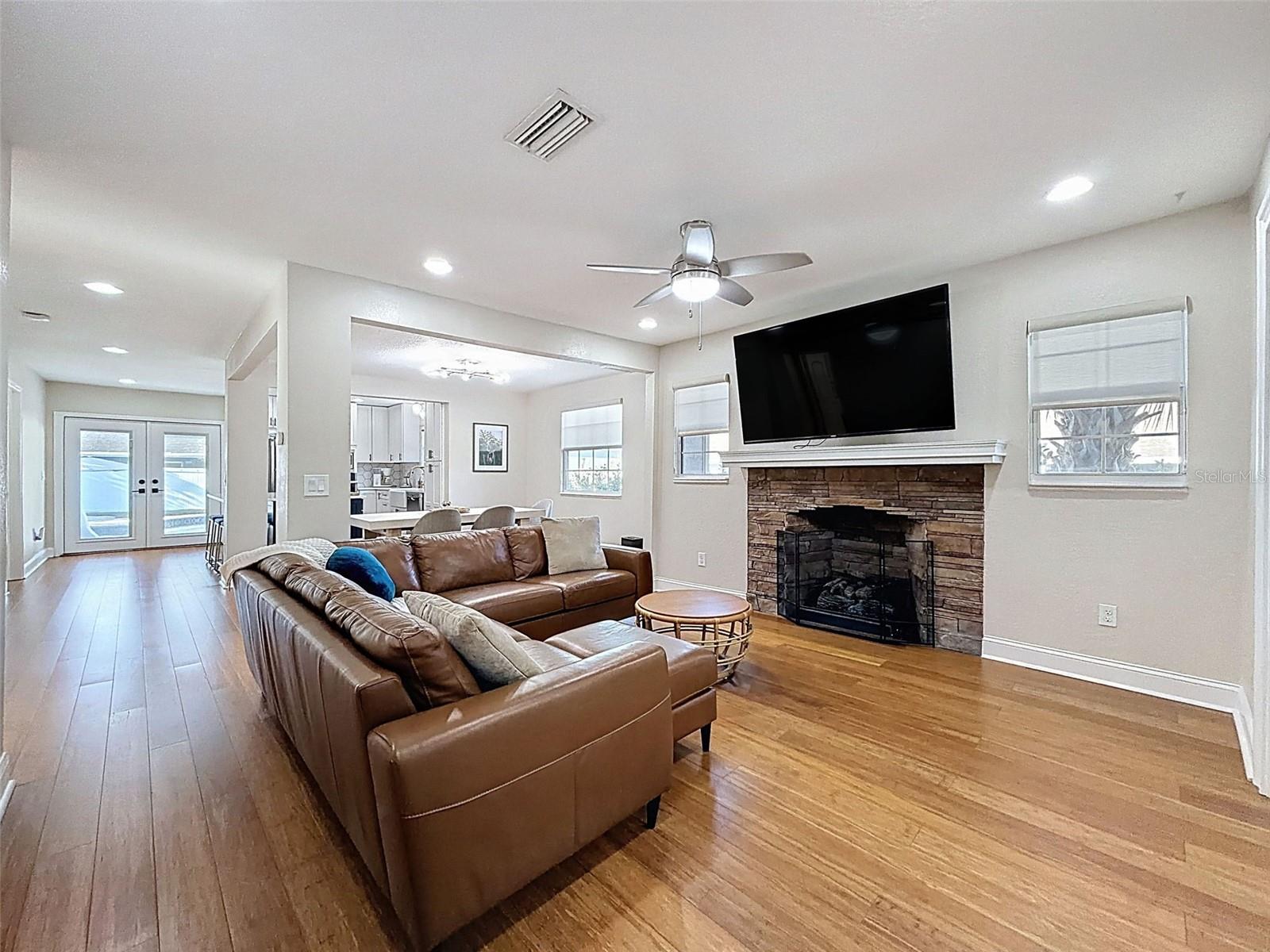 Image 5 of 32 For 6315 Interbay Boulevard