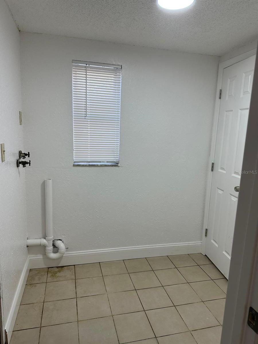 Image 11 of 16 For 4950 Fleetwood Street