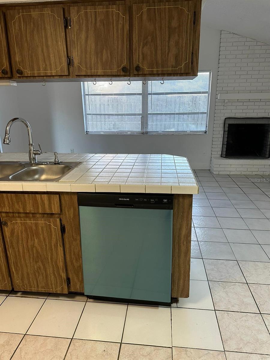 Image 2 of 16 For 4950 Fleetwood Street