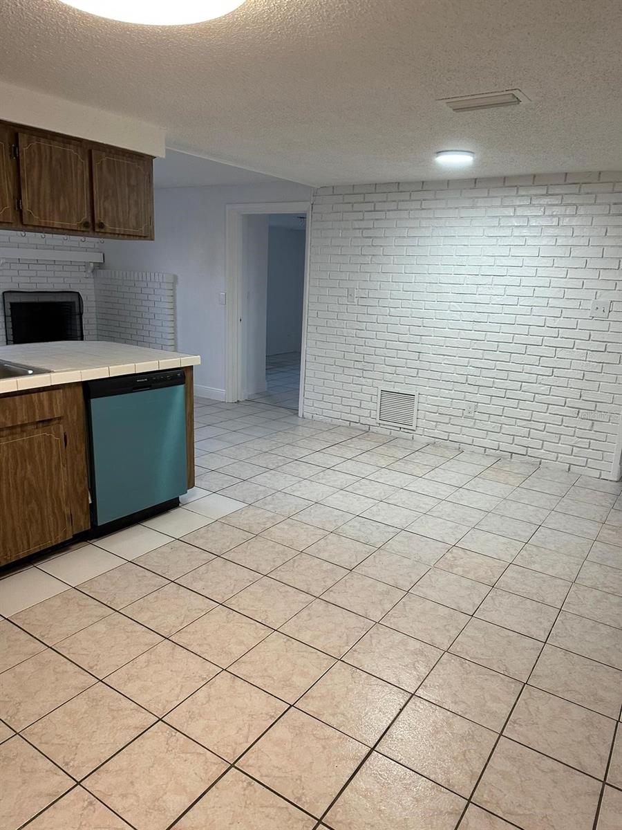 Image 5 of 16 For 4950 Fleetwood Street