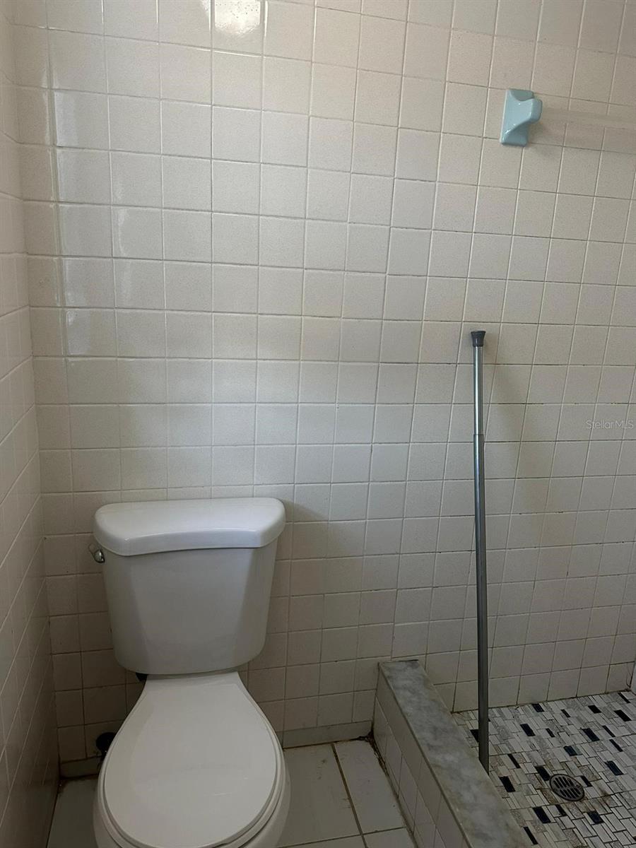 Image 6 of 16 For 4950 Fleetwood Street