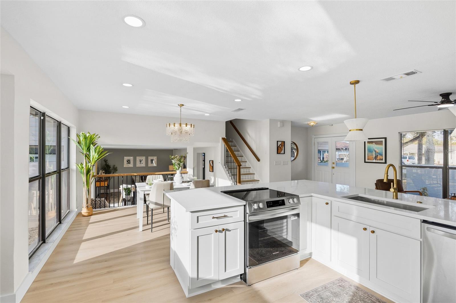 Listing photo id 8 for 8507 Wooddale Court