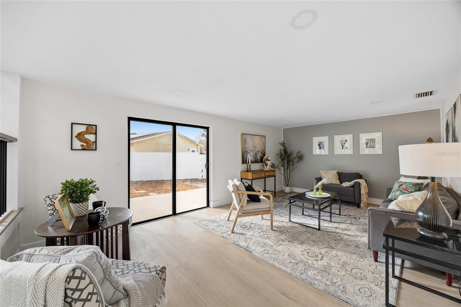 Listing photo id 11 for 8507 Wooddale Court