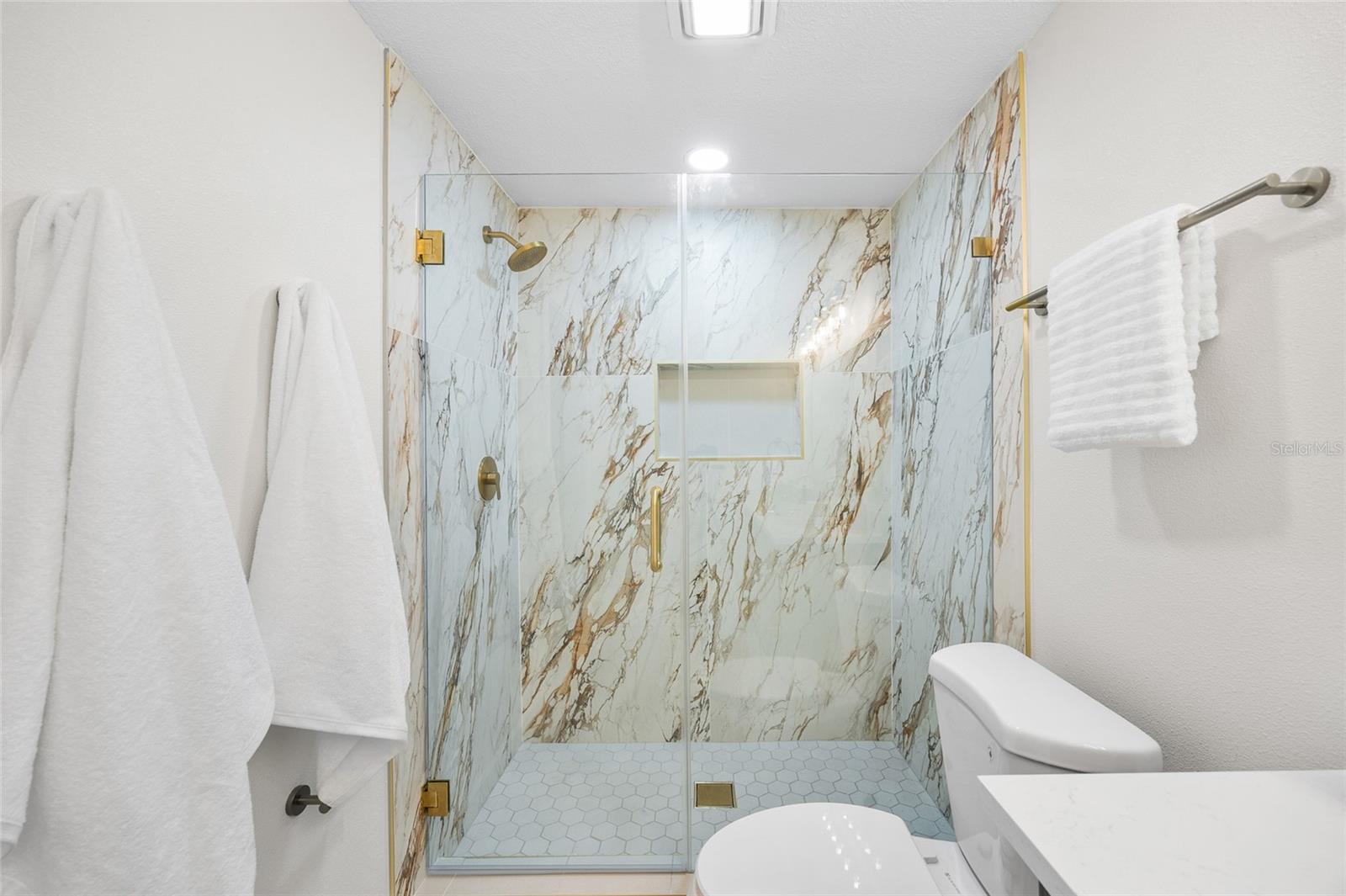 Listing photo id 17 for 8507 Wooddale Court