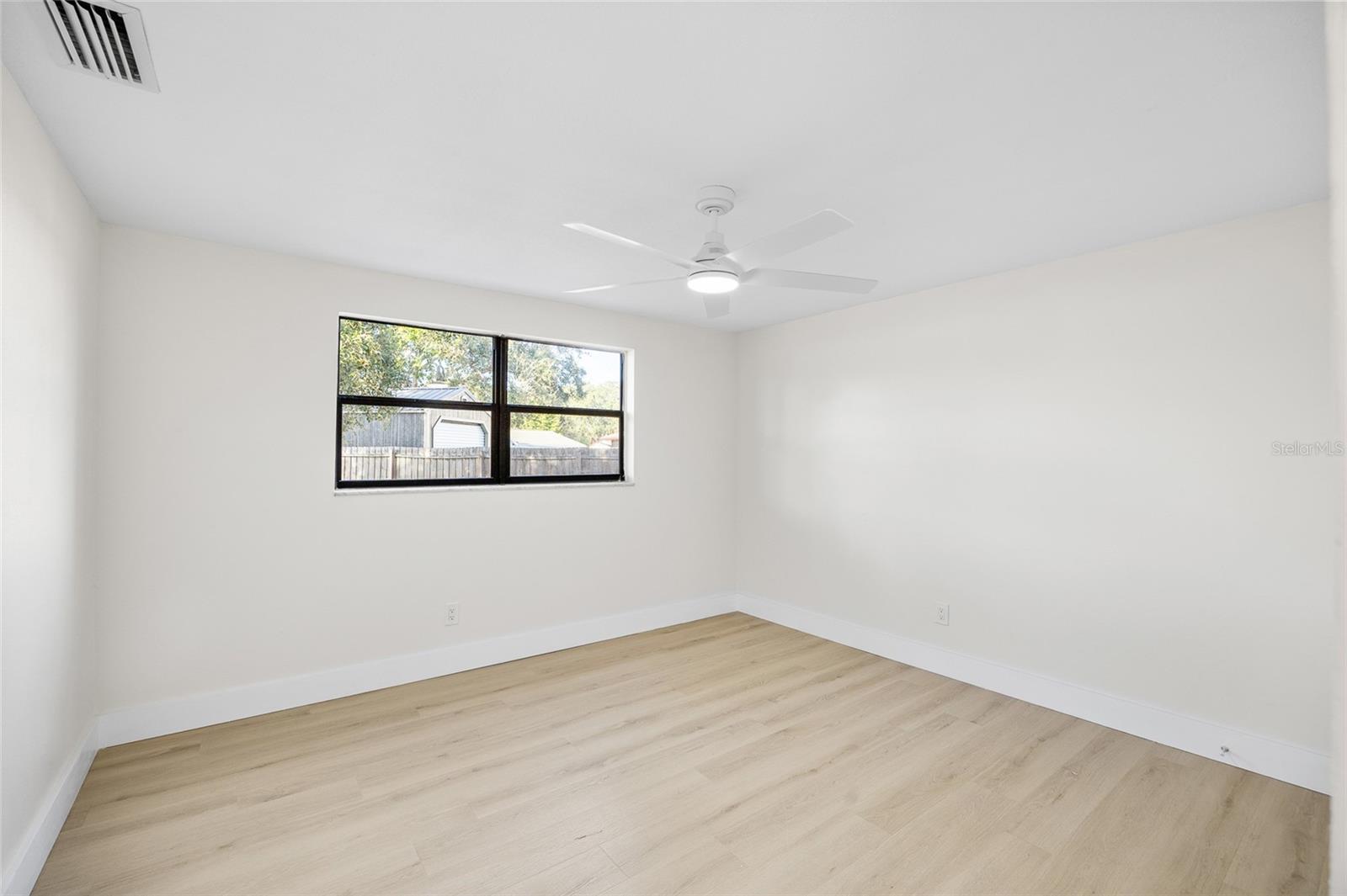 Listing photo id 18 for 8507 Wooddale Court