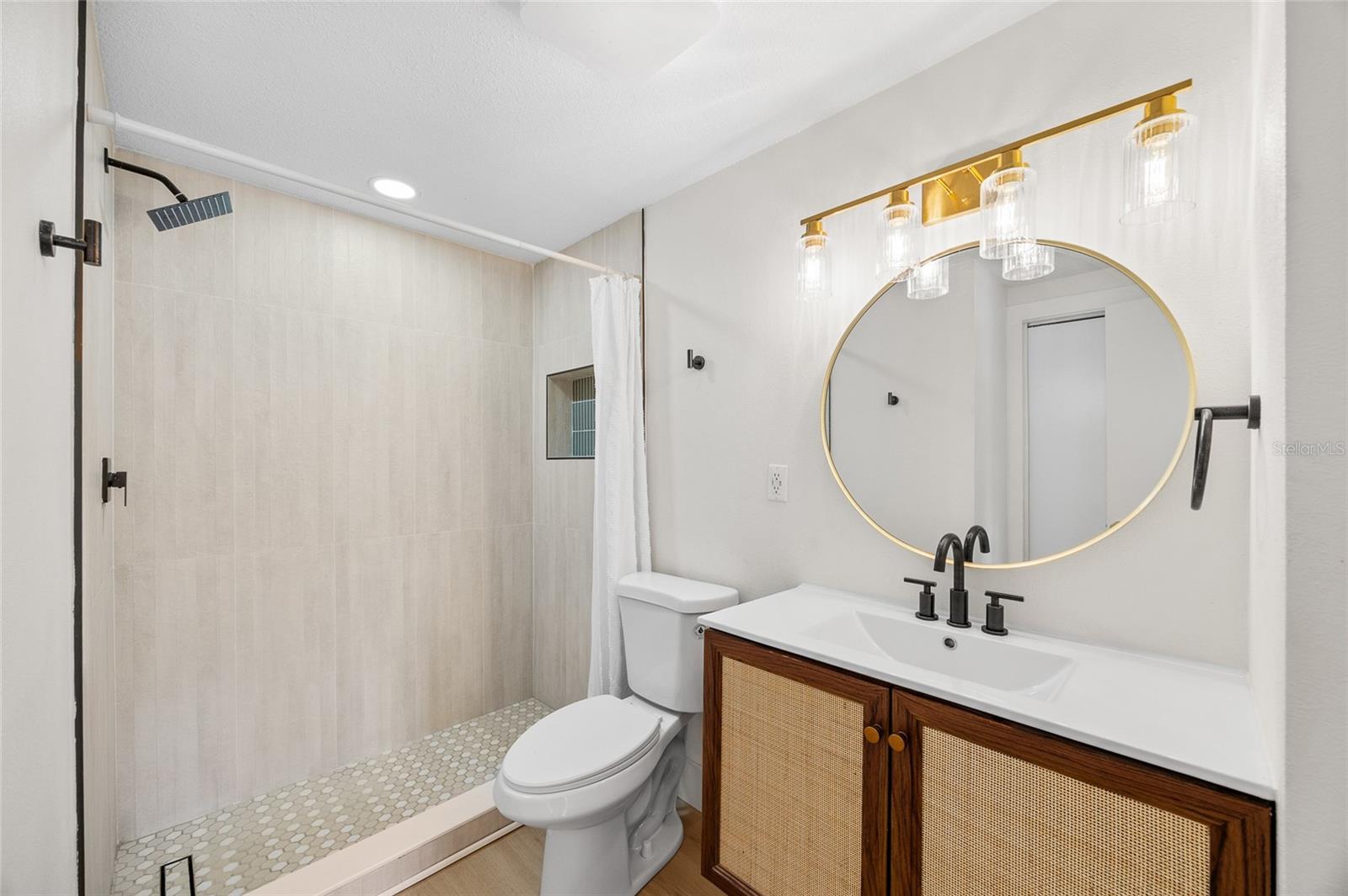 Listing photo id 20 for 8507 Wooddale Court