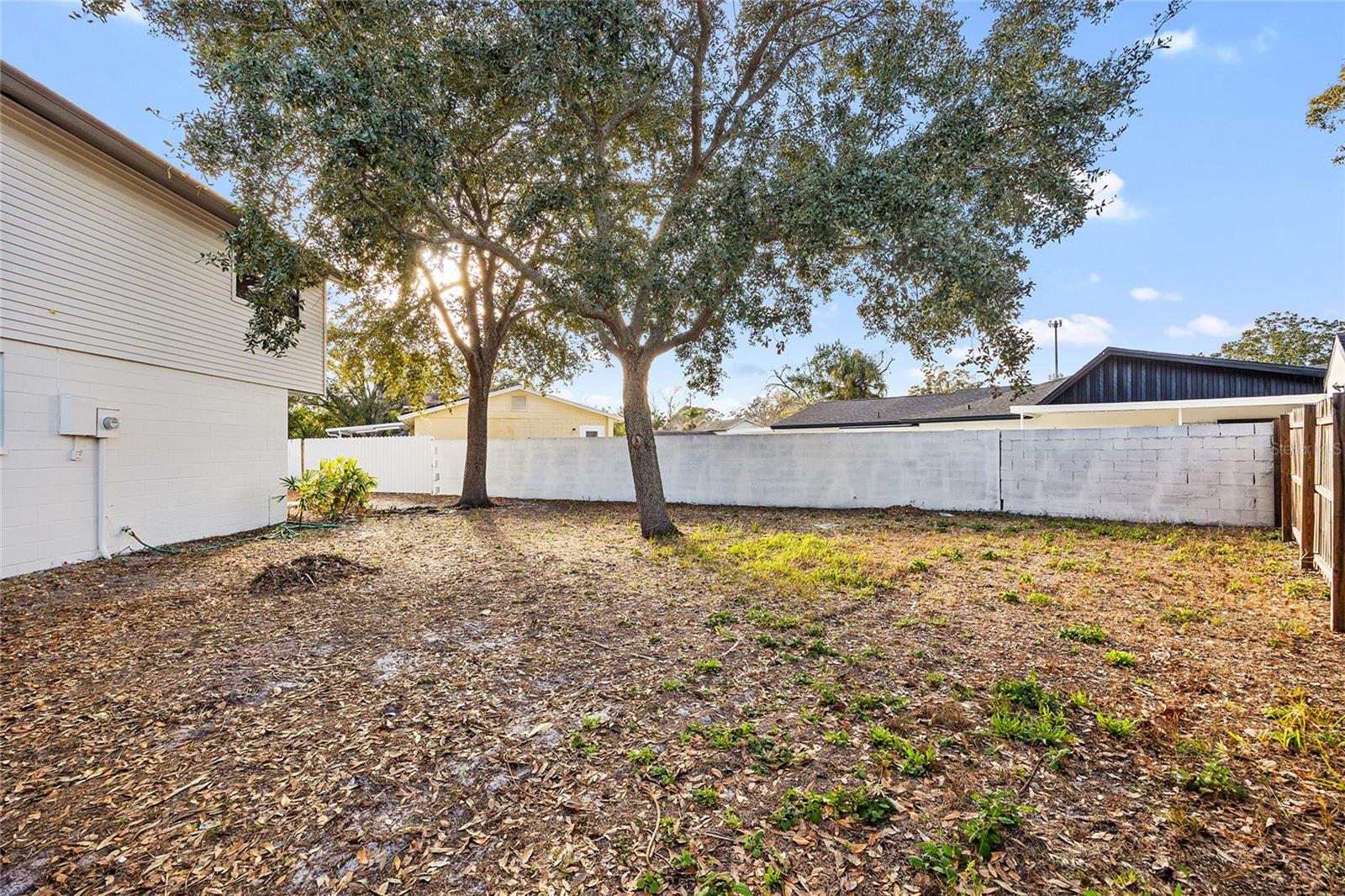 Listing photo id 32 for 8507 Wooddale Court