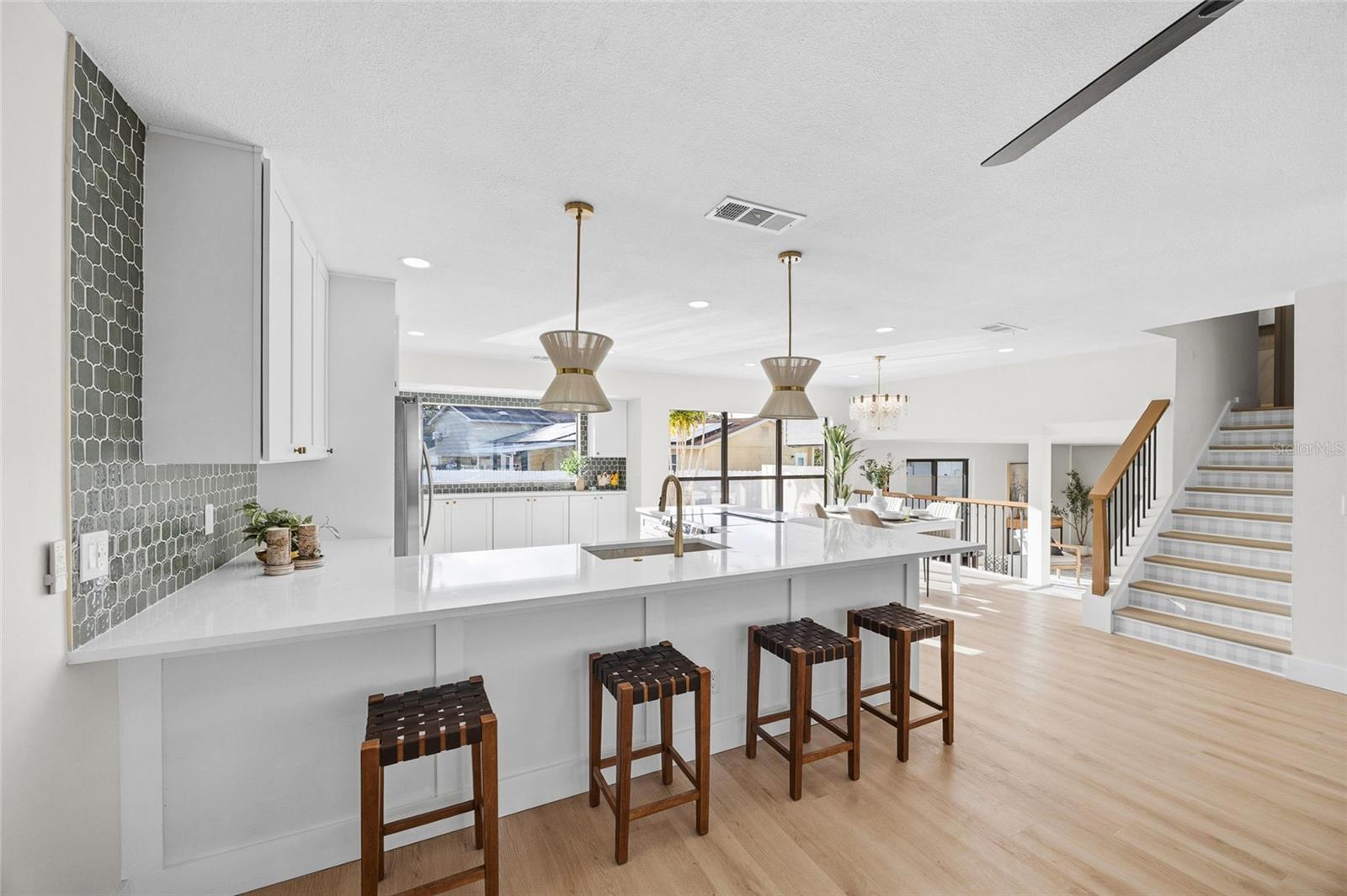 Listing photo id 3 for 8507 Wooddale Court