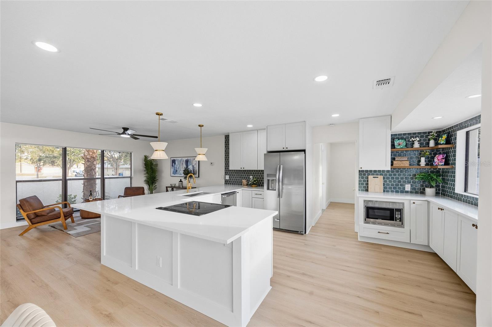 Listing photo id 4 for 8507 Wooddale Court