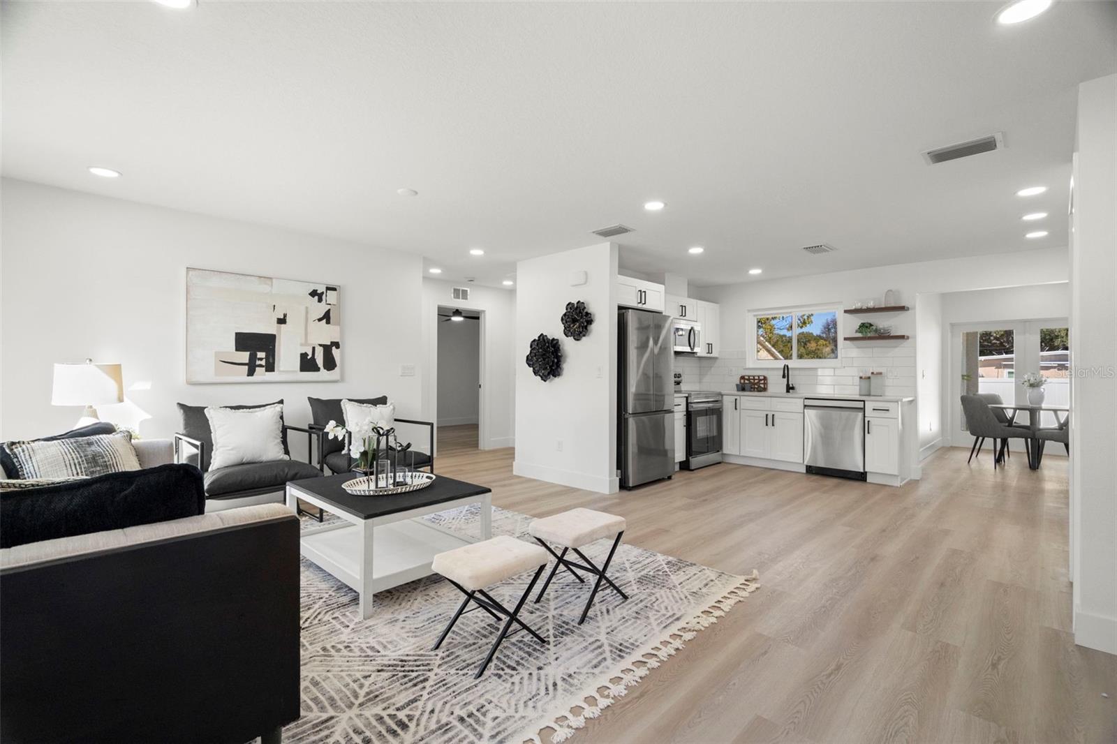 Image 10 of 53 For 7211 Orpine Drive N