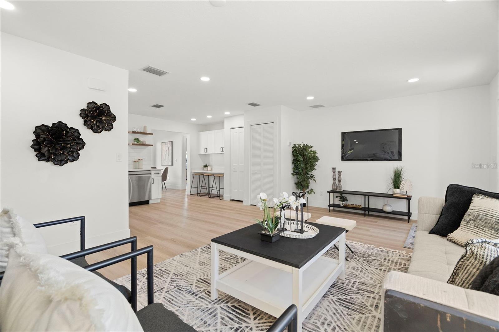 Image 11 of 53 For 7211 Orpine Drive N