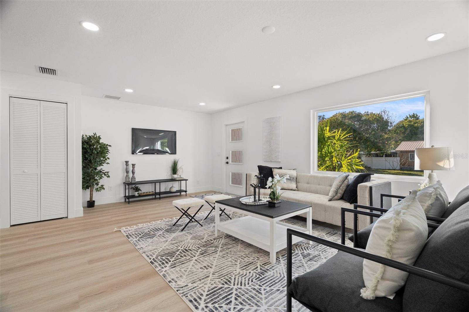 Image 12 of 53 For 7211 Orpine Drive N