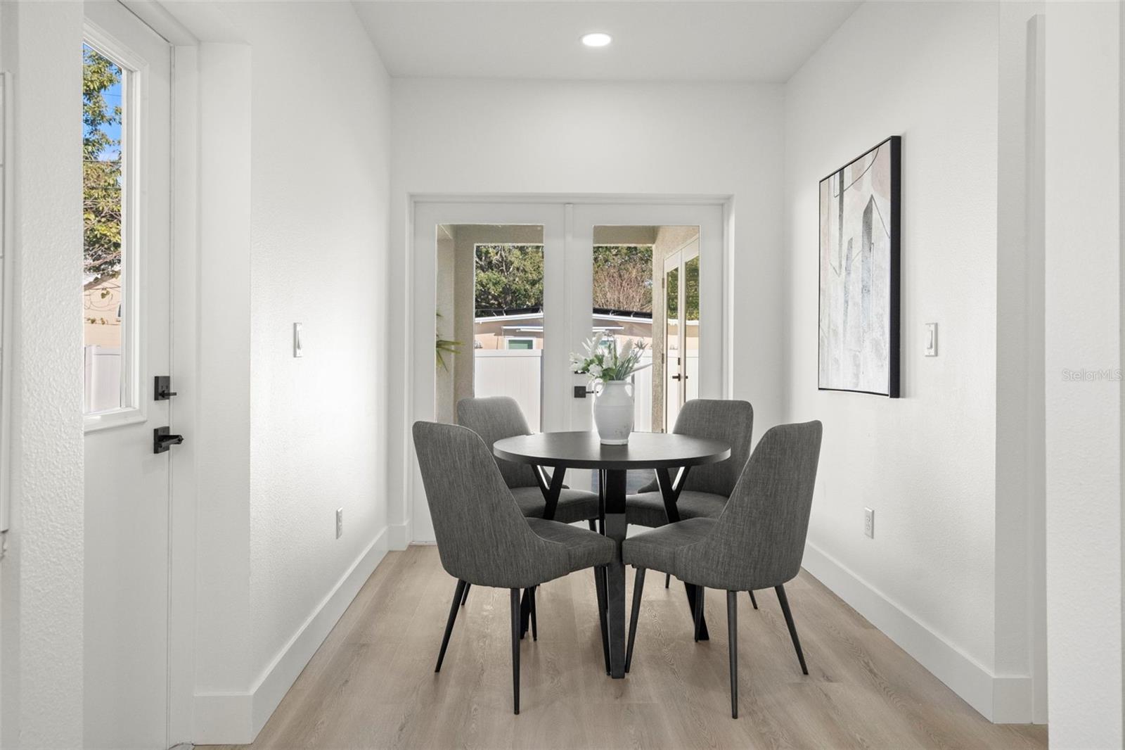 Image 14 of 53 For 7211 Orpine Drive N