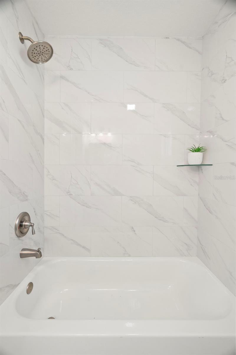 Image 16 of 53 For 7211 Orpine Drive N