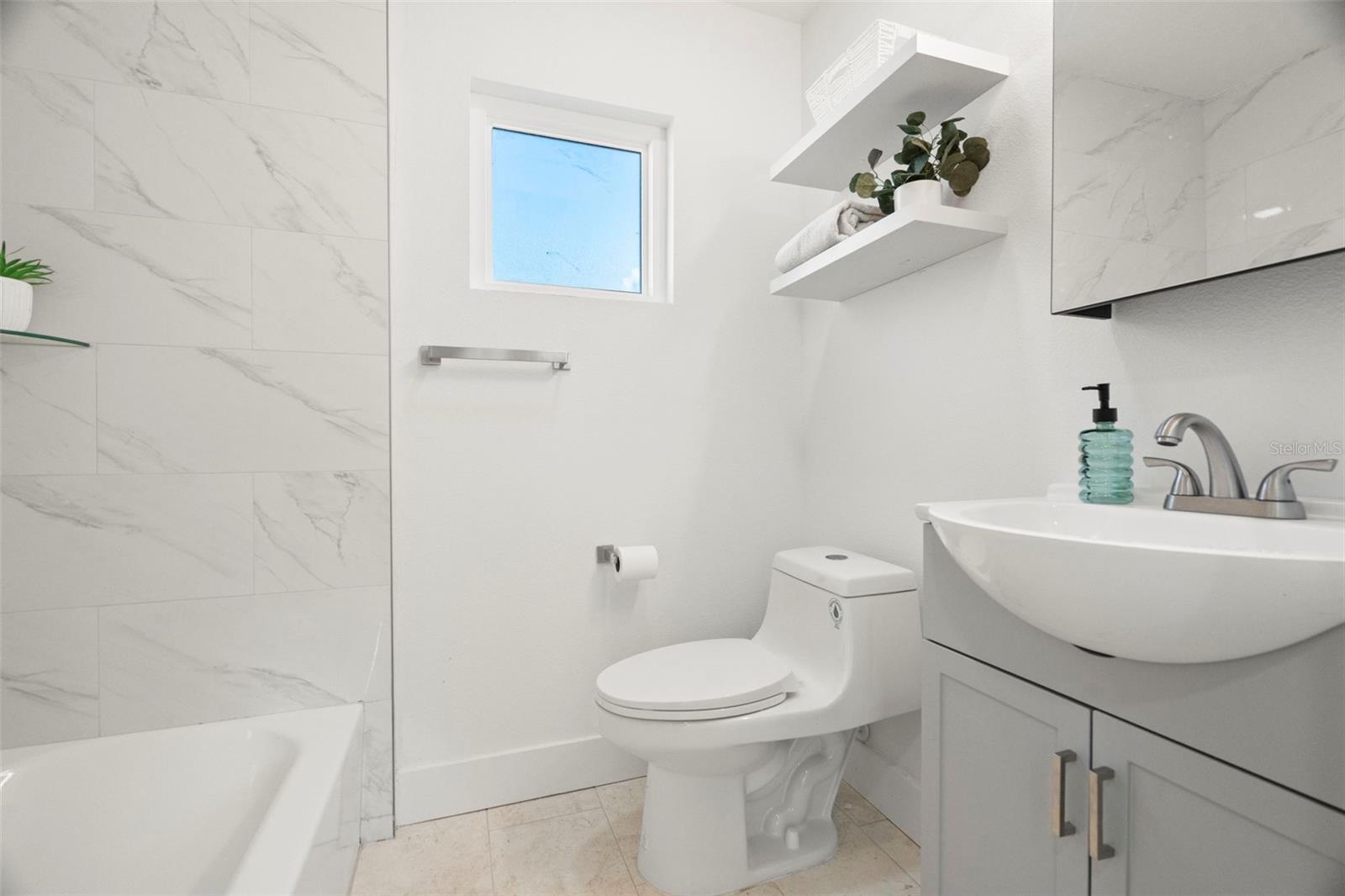 Image 17 of 53 For 7211 Orpine Drive N