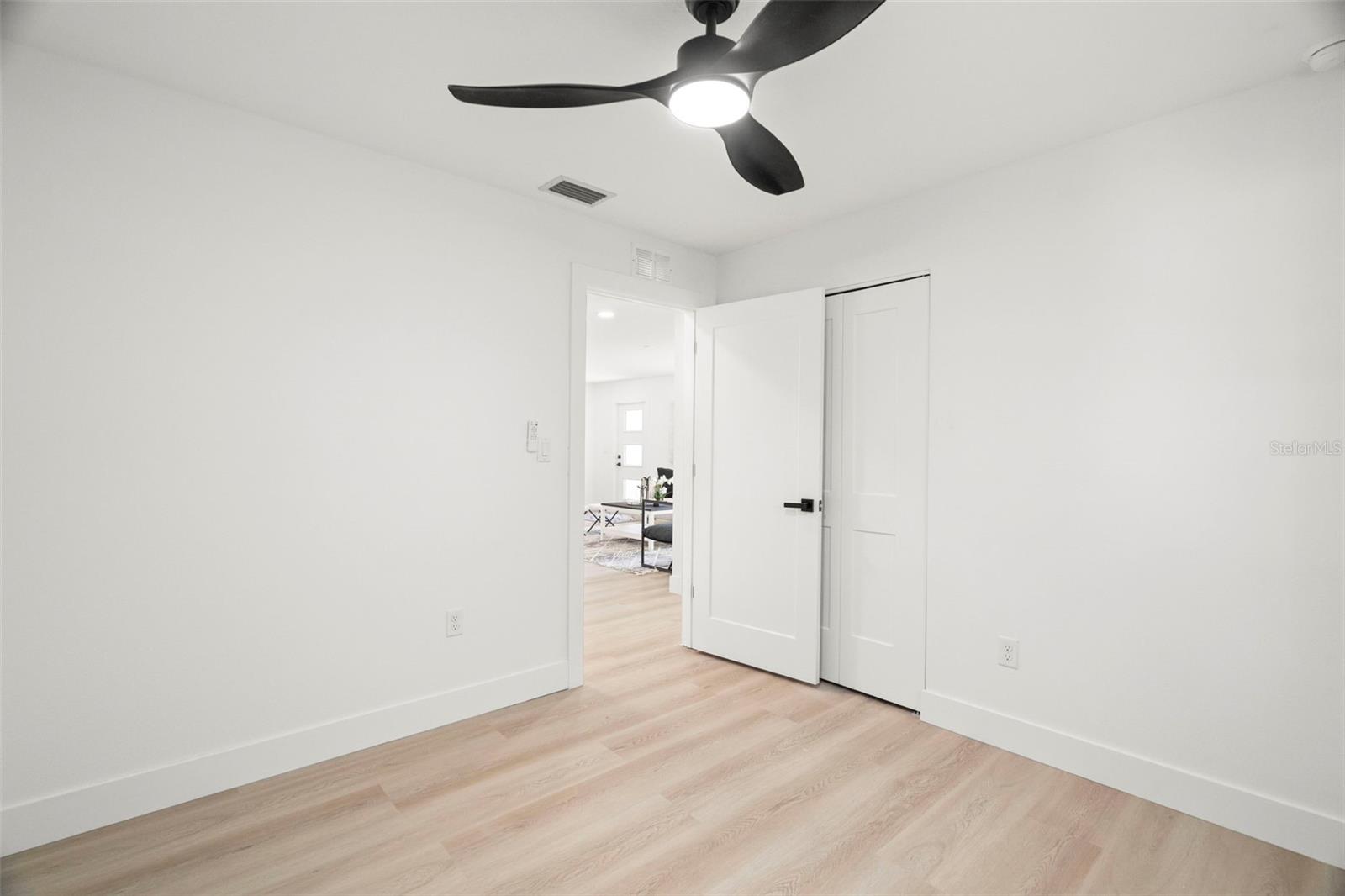 Image 18 of 53 For 7211 Orpine Drive N