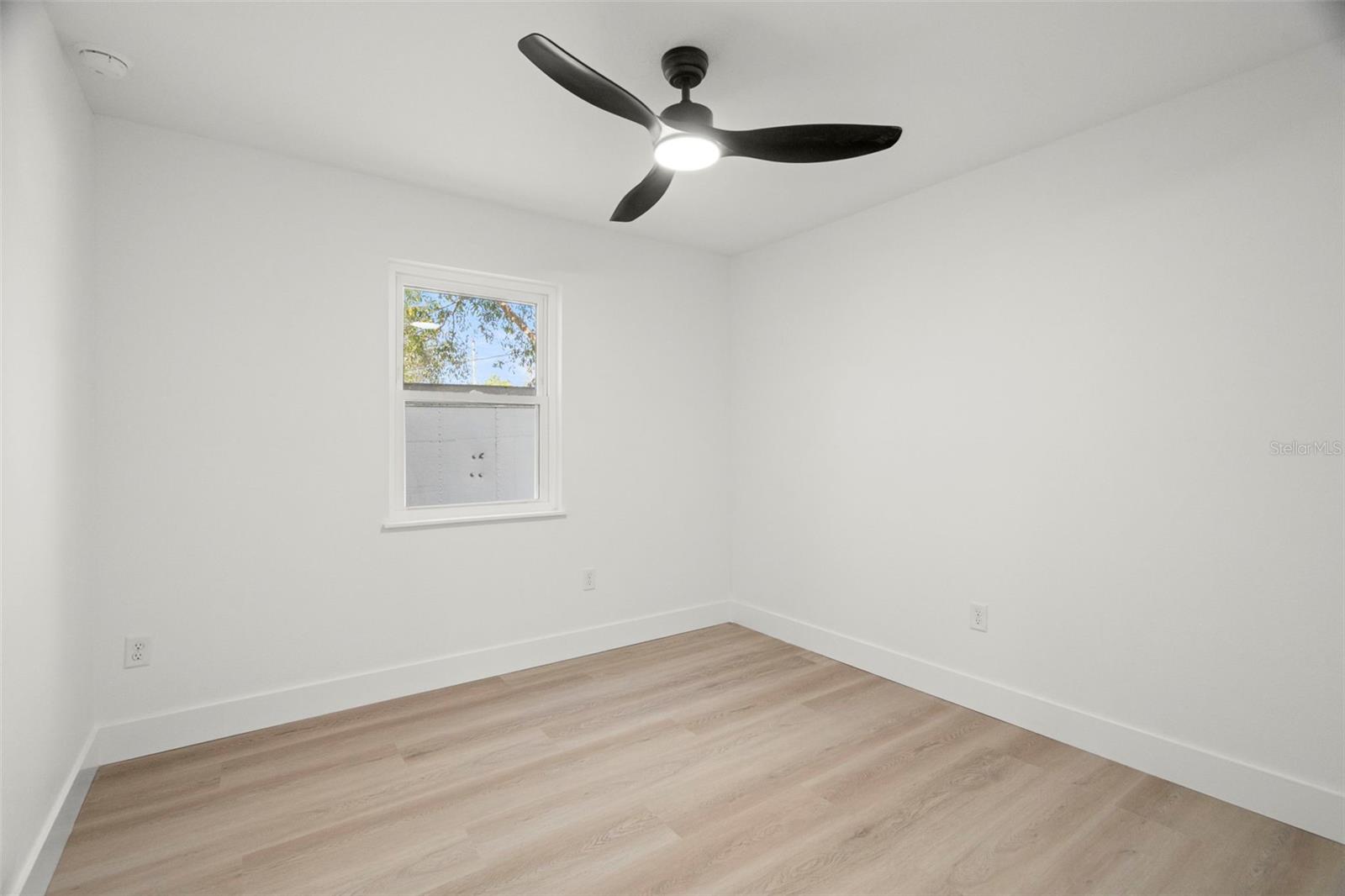 Image 19 of 53 For 7211 Orpine Drive N