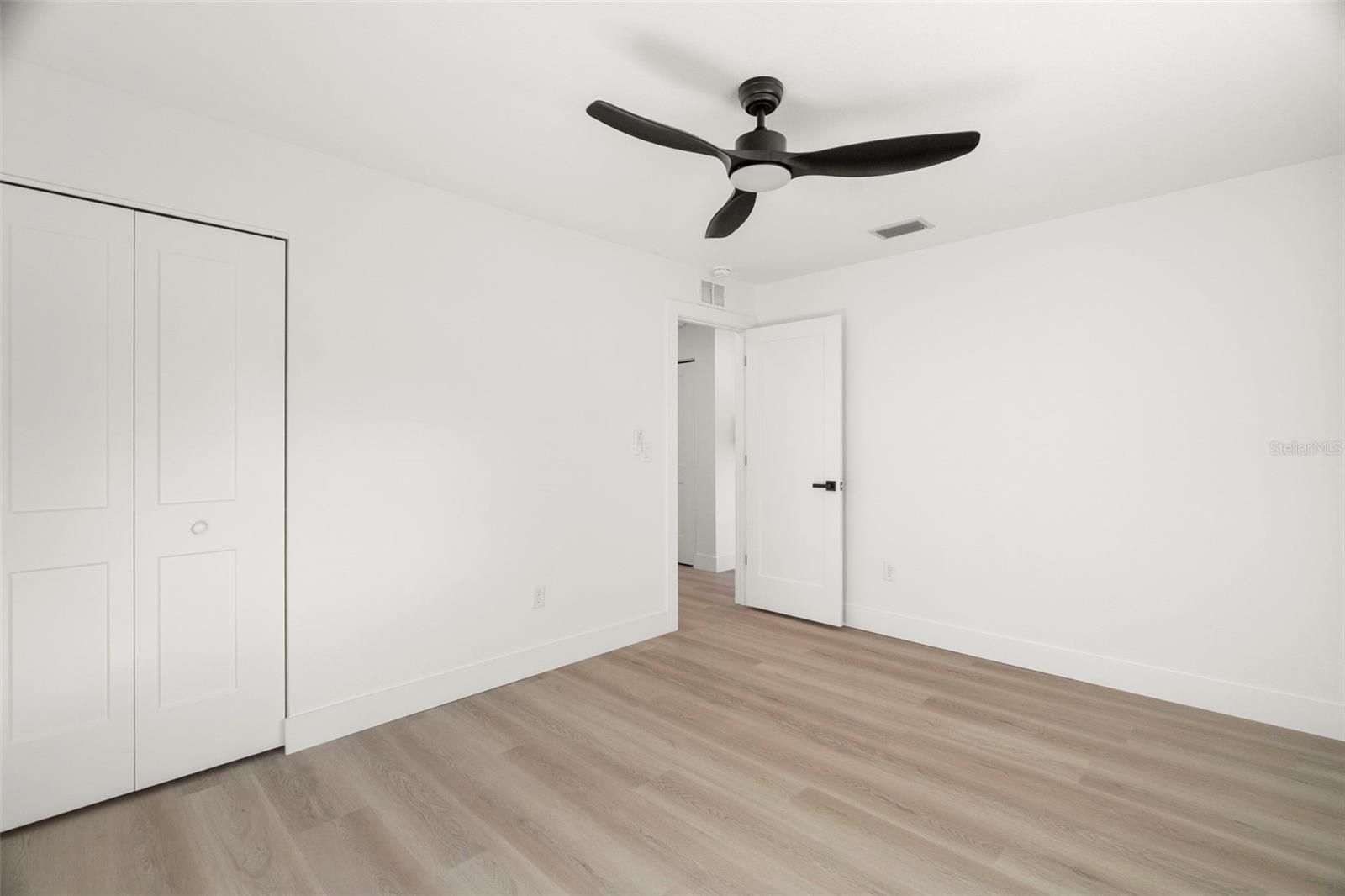 Image 20 of 53 For 7211 Orpine Drive N