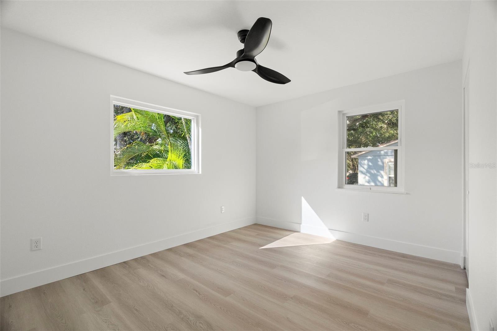 Image 21 of 53 For 7211 Orpine Drive N