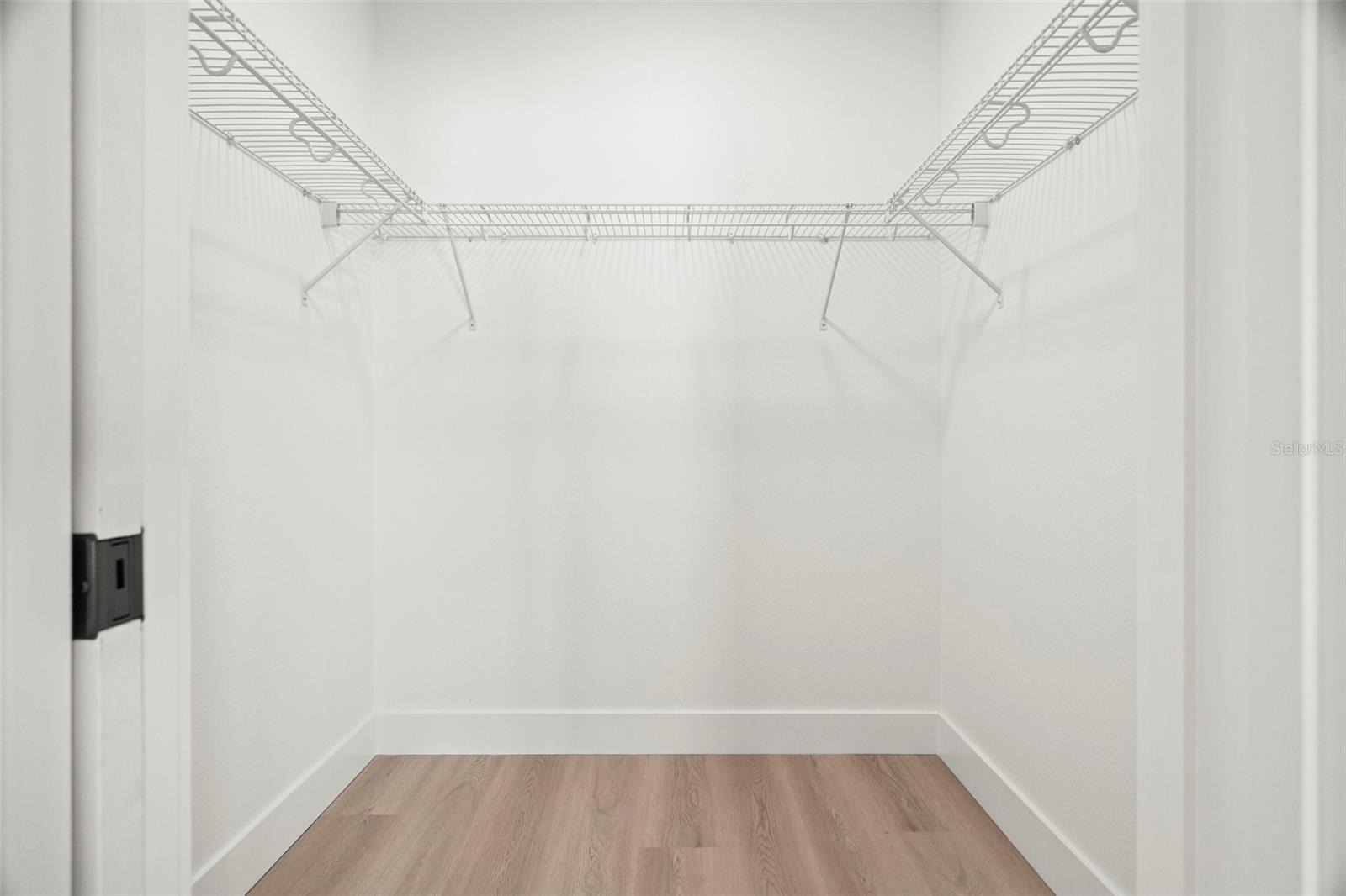 Image 24 of 53 For 7211 Orpine Drive N