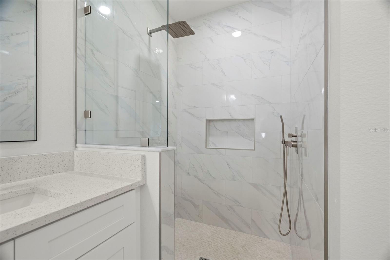 Image 25 of 53 For 7211 Orpine Drive N