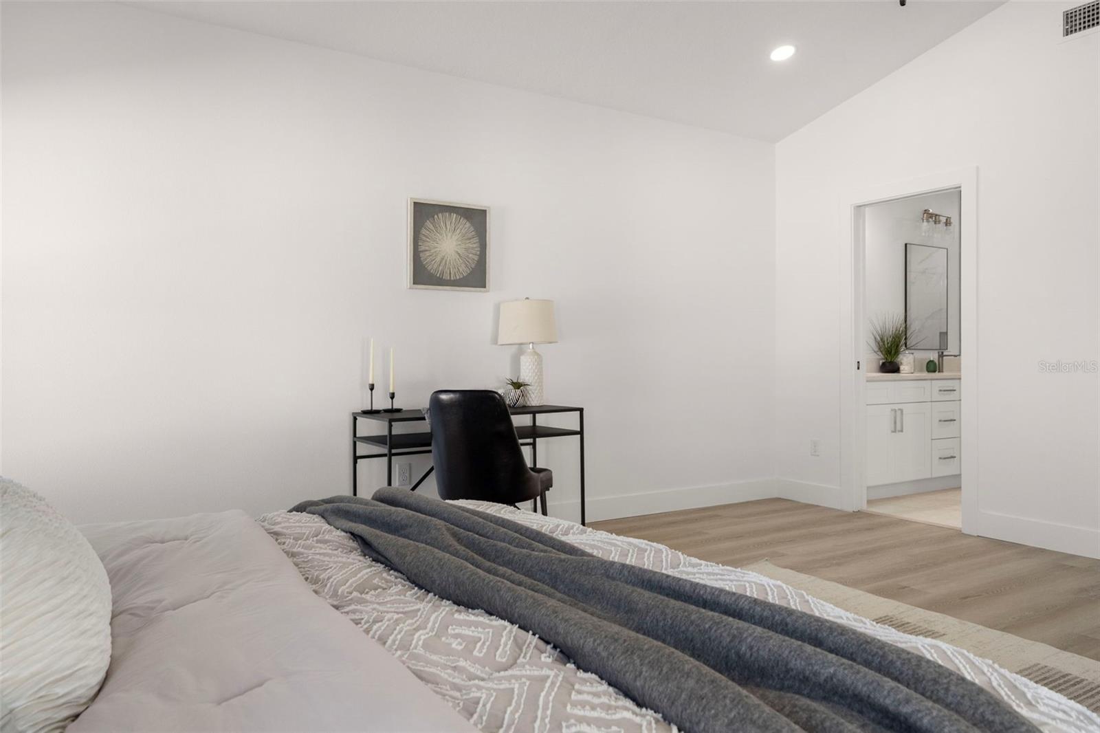 Image 30 of 53 For 7211 Orpine Drive N