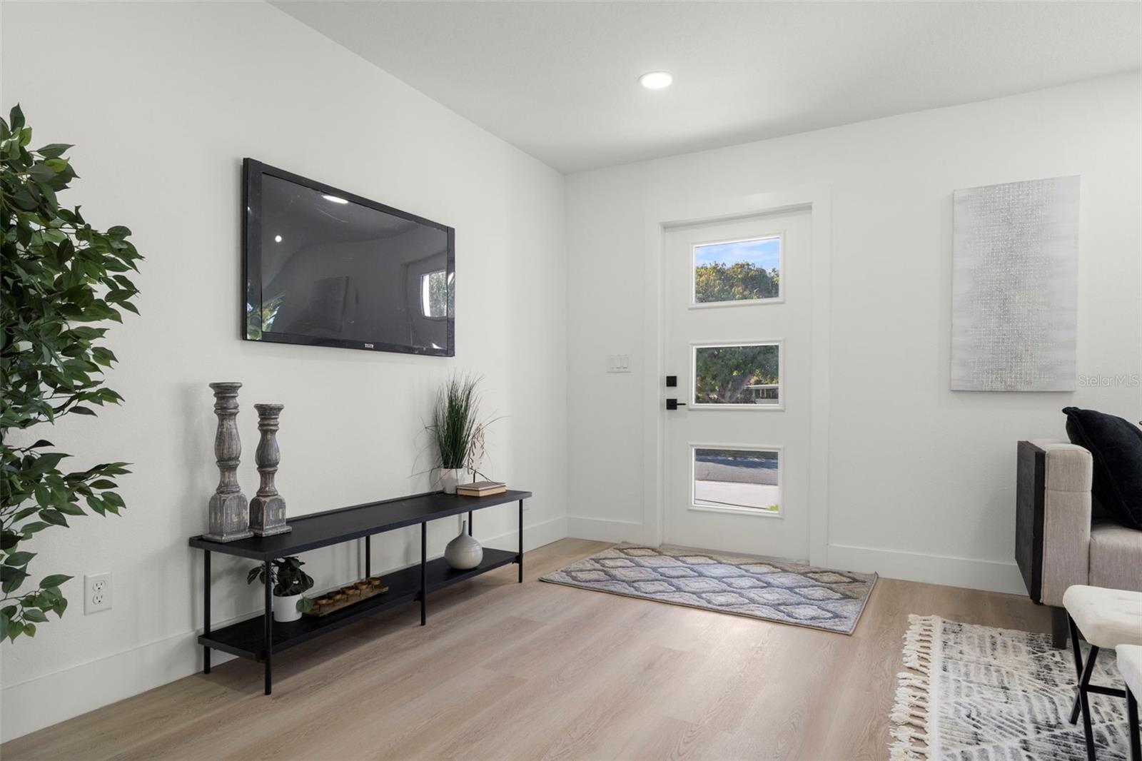 Image 34 of 53 For 7211 Orpine Drive N