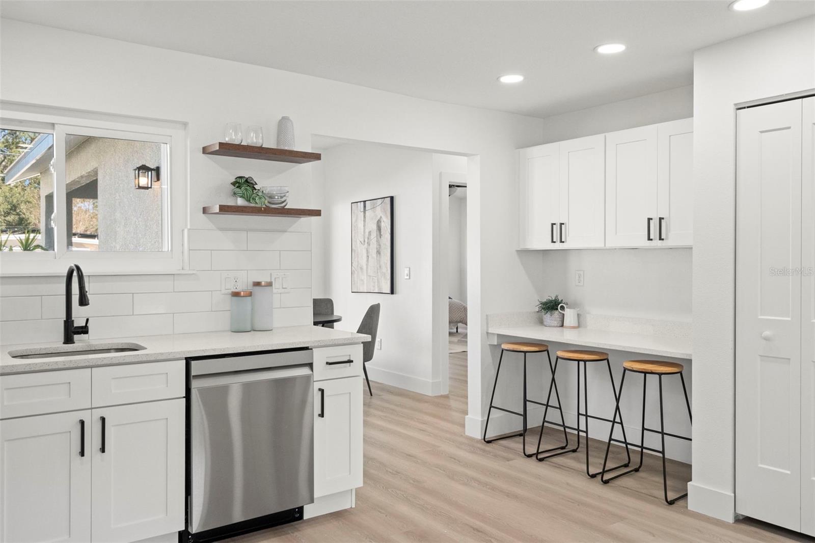 Image 36 of 53 For 7211 Orpine Drive N