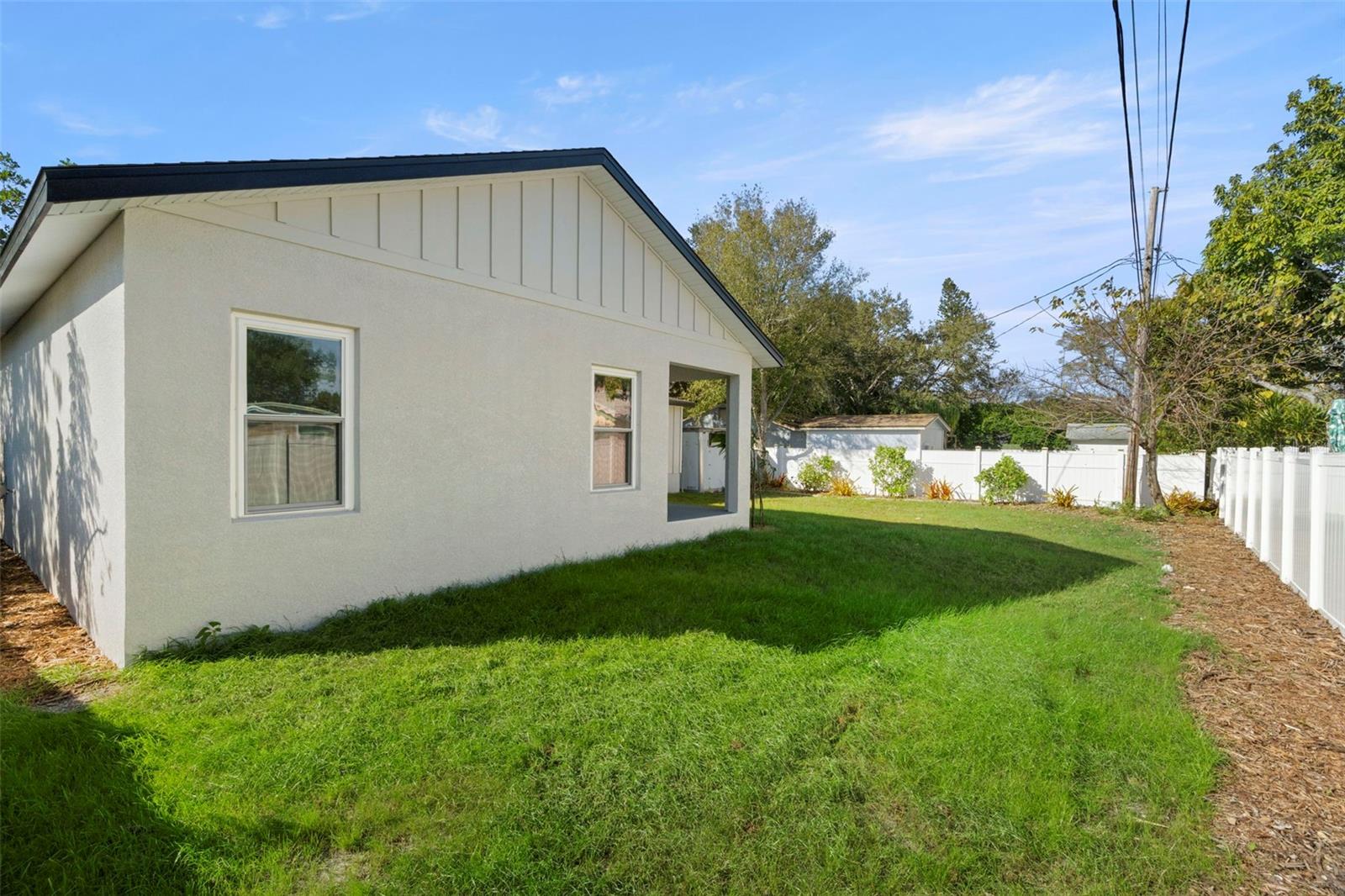 Image 42 of 53 For 7211 Orpine Drive N