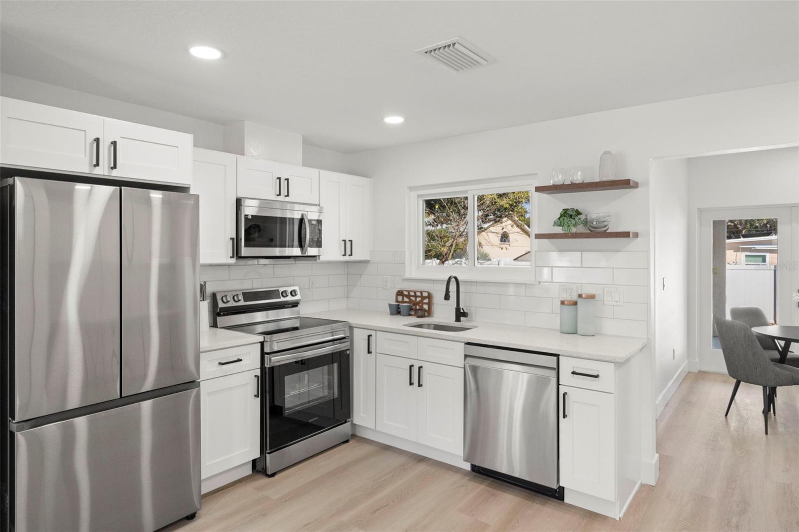 Image 6 of 53 For 7211 Orpine Drive N