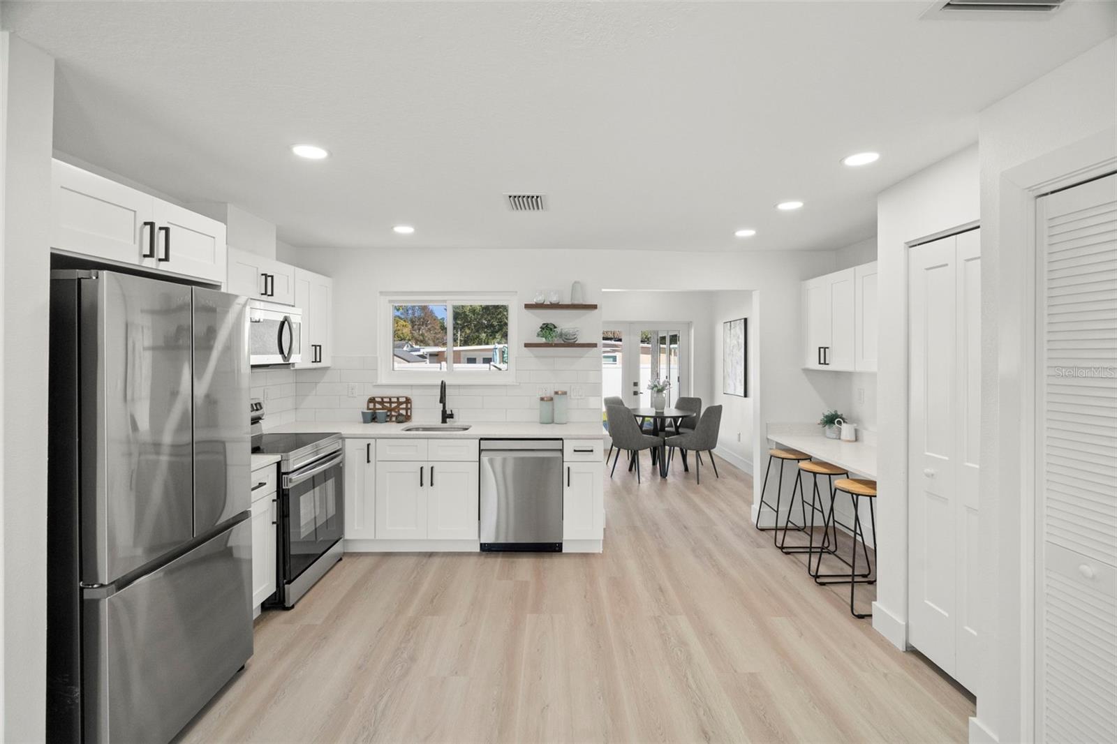 Image 7 of 53 For 7211 Orpine Drive N