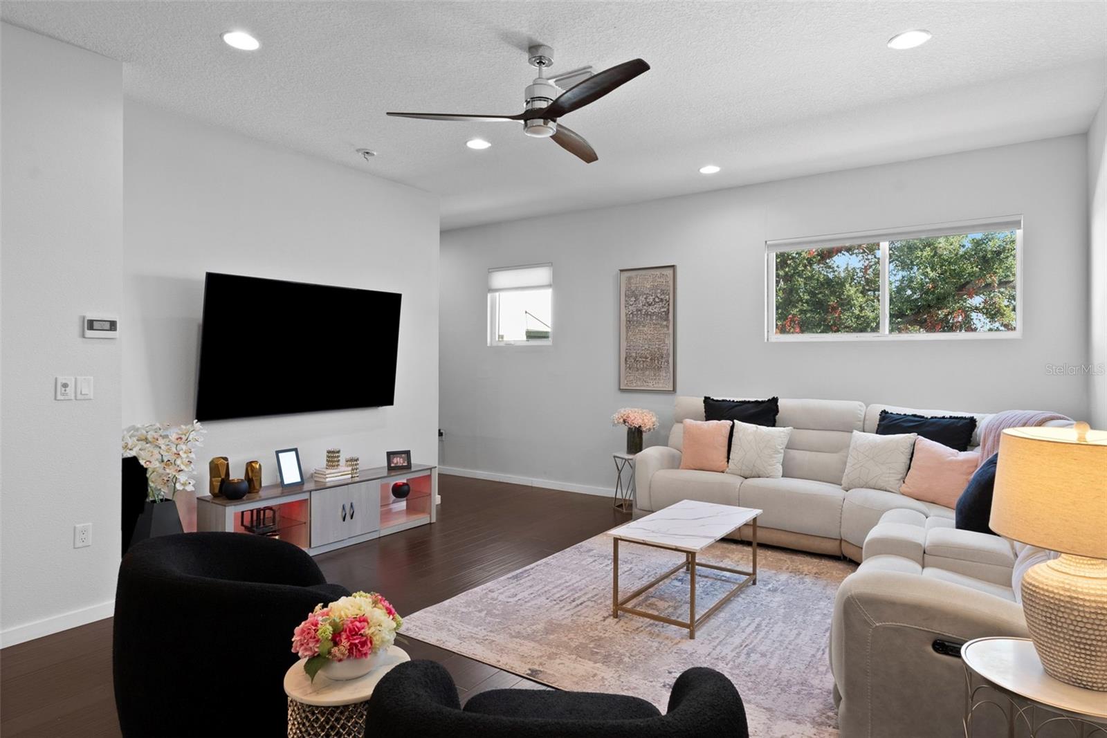 Image 11 of 39 For 1910 North A Street 4