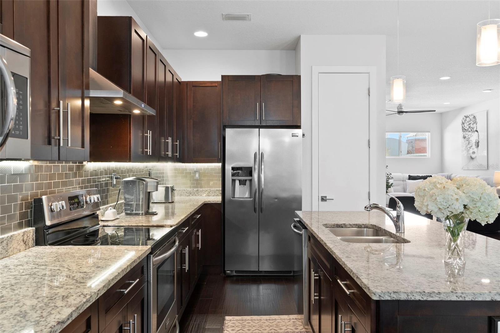 Image 19 of 39 For 1910 North A Street 4