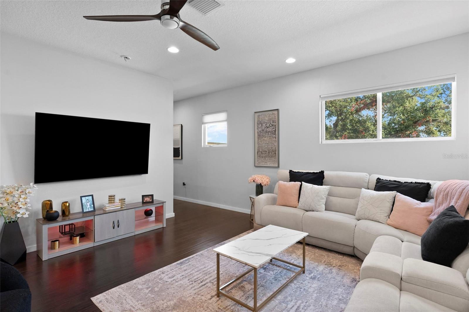 Image 23 of 39 For 1910 North A Street 4