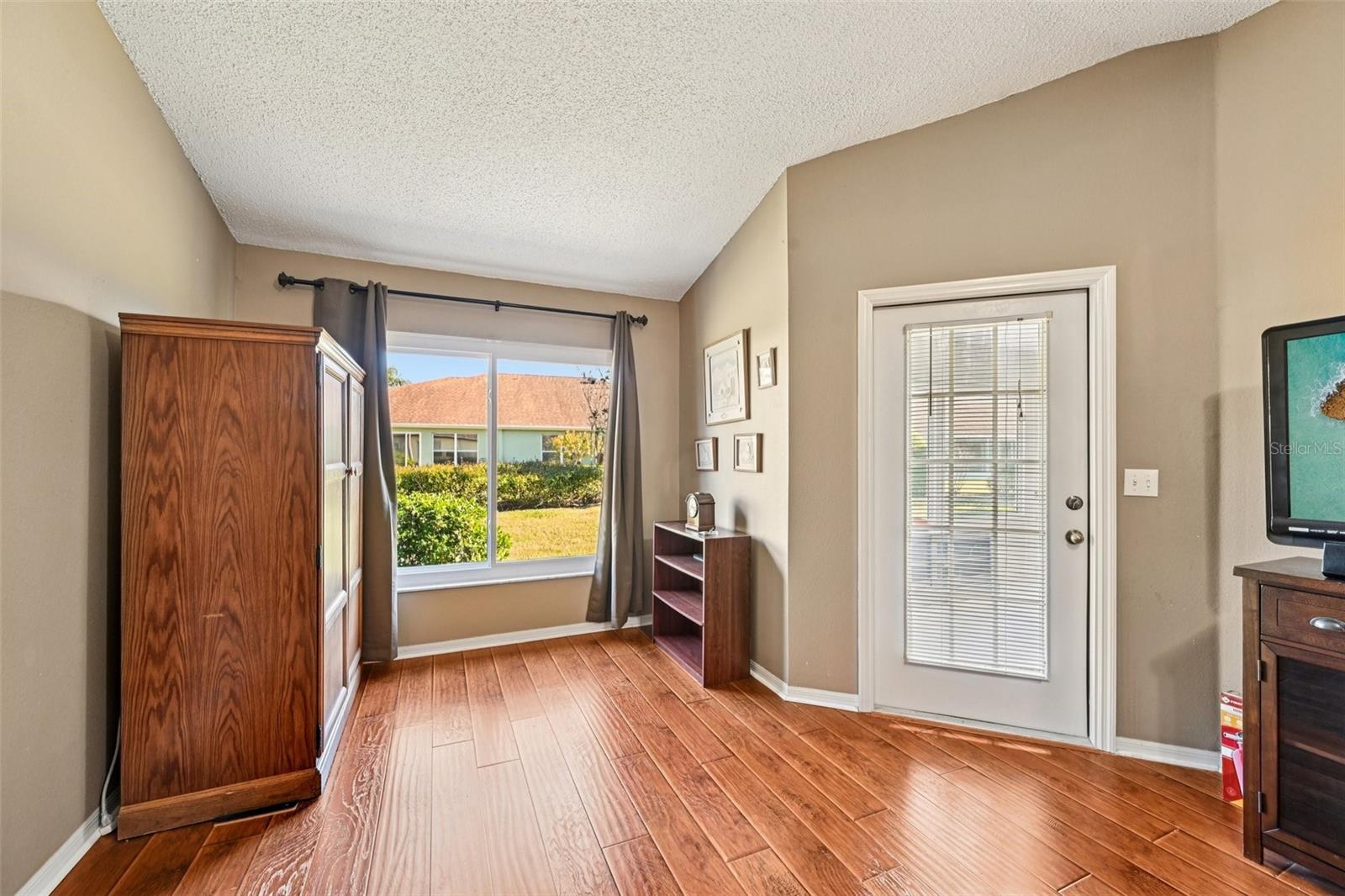 Image 20 of 64 For 705 Tilbury Court