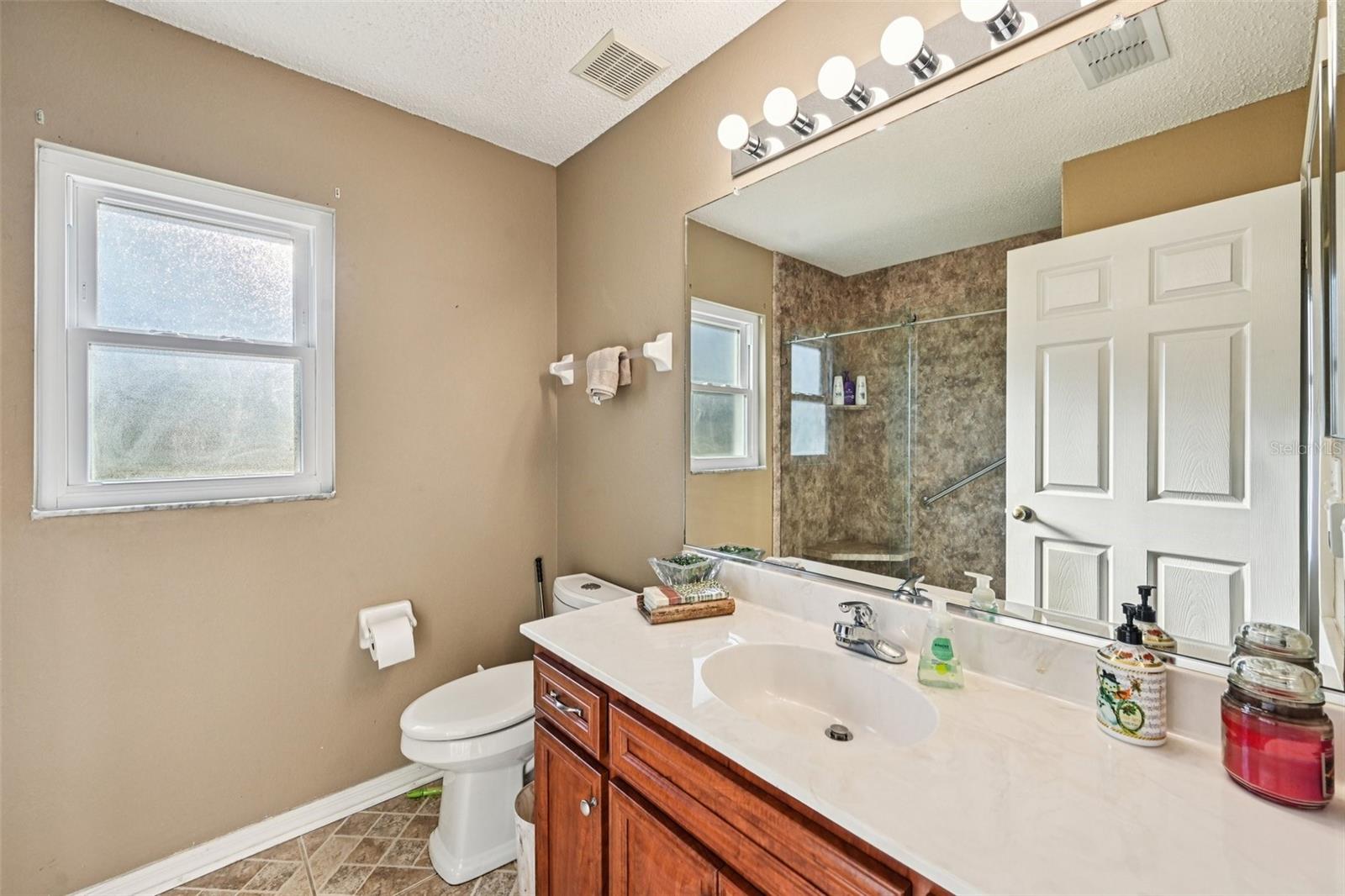 Image 27 of 64 For 705 Tilbury Court