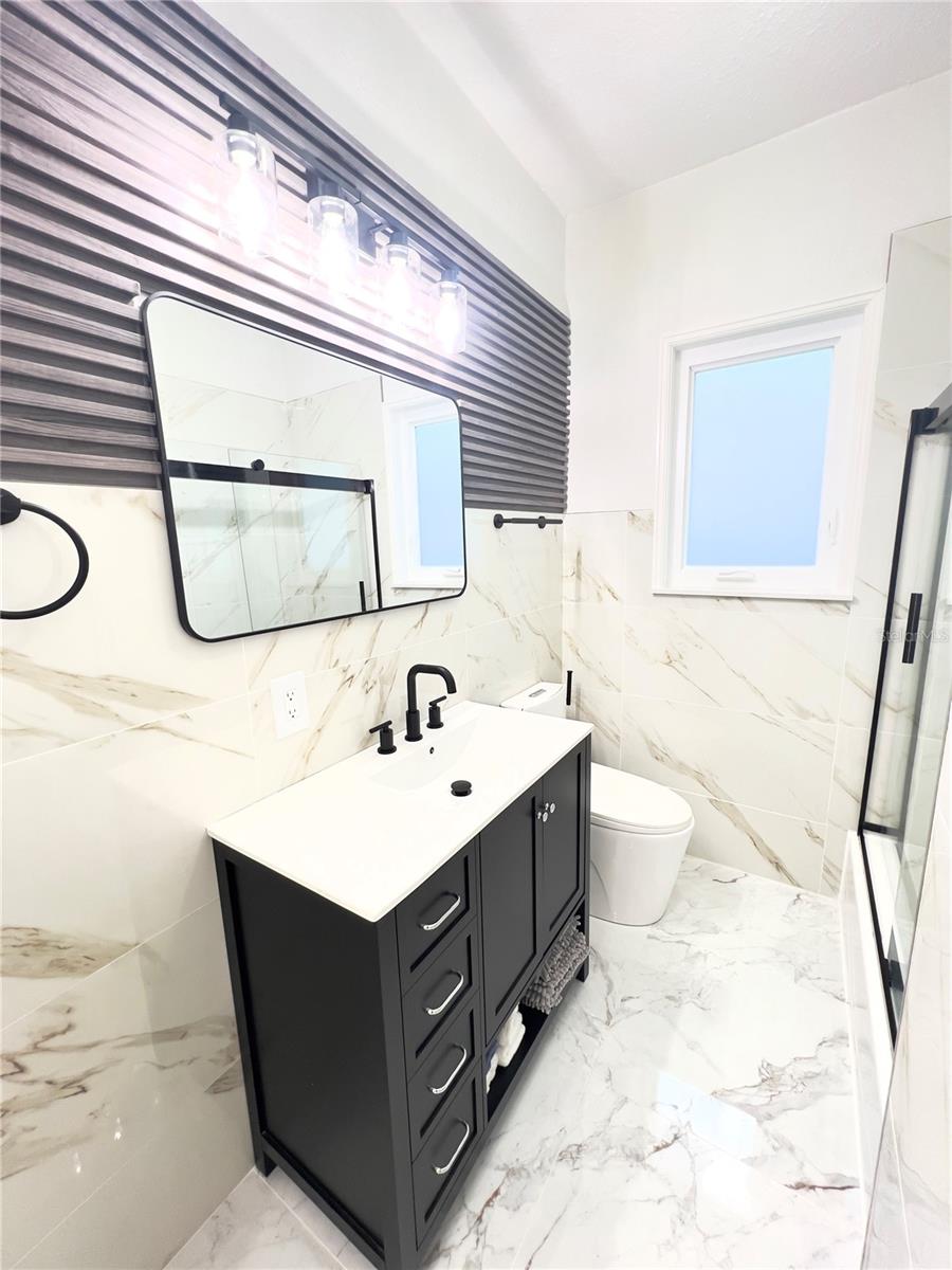 Image 17 of 91 For 1505 Laura Street