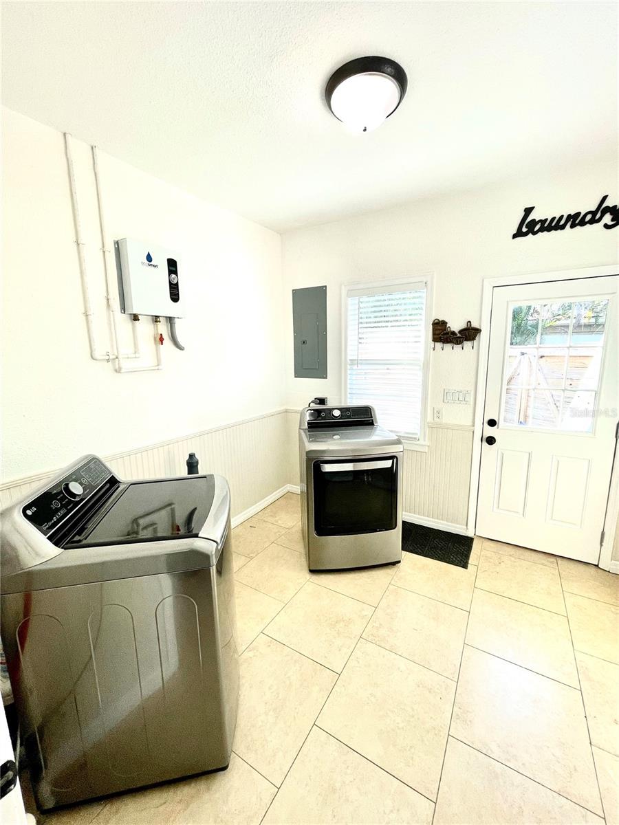 Image 27 of 91 For 1505 Laura Street