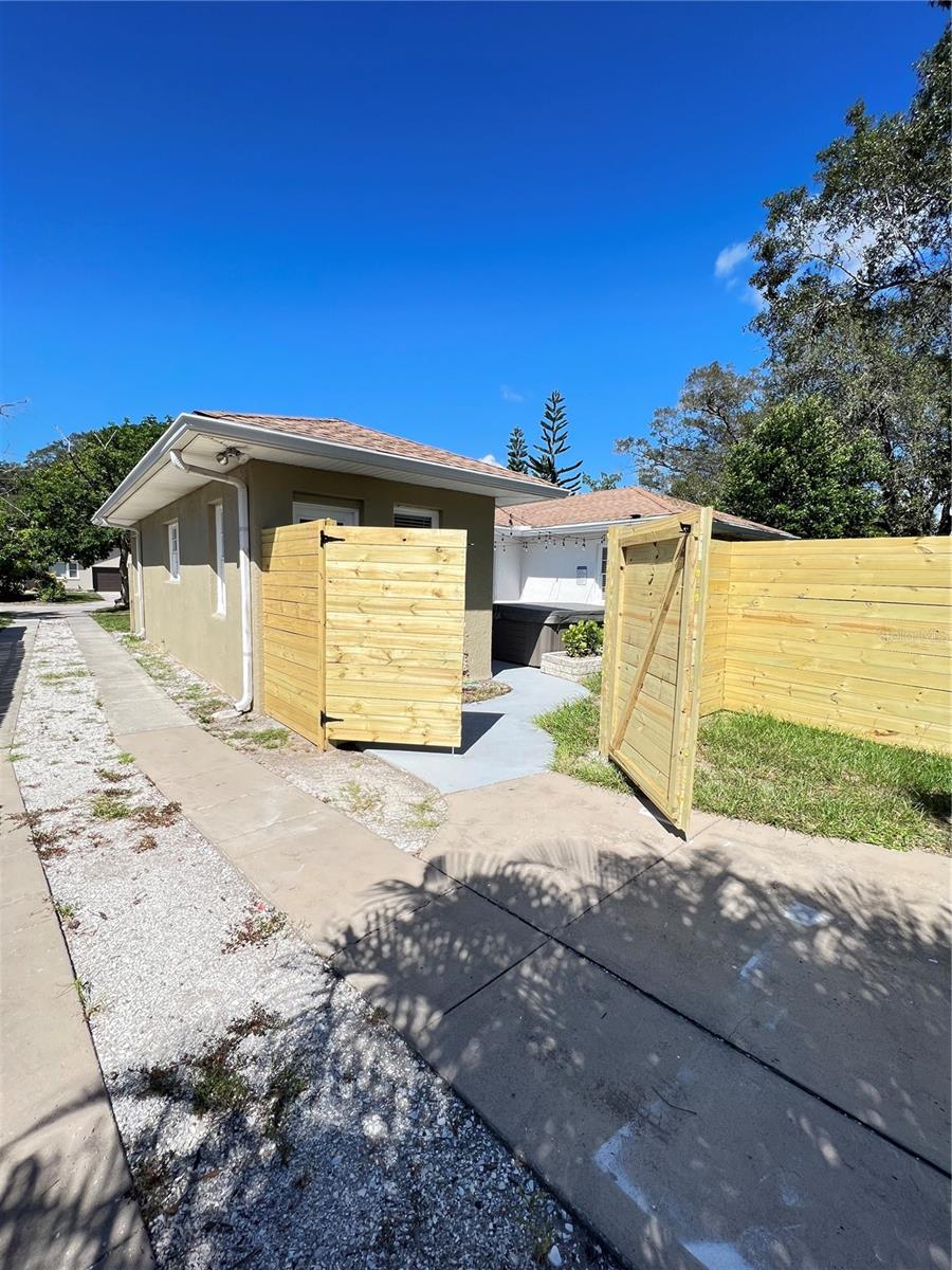 Image 36 of 91 For 1505 Laura Street